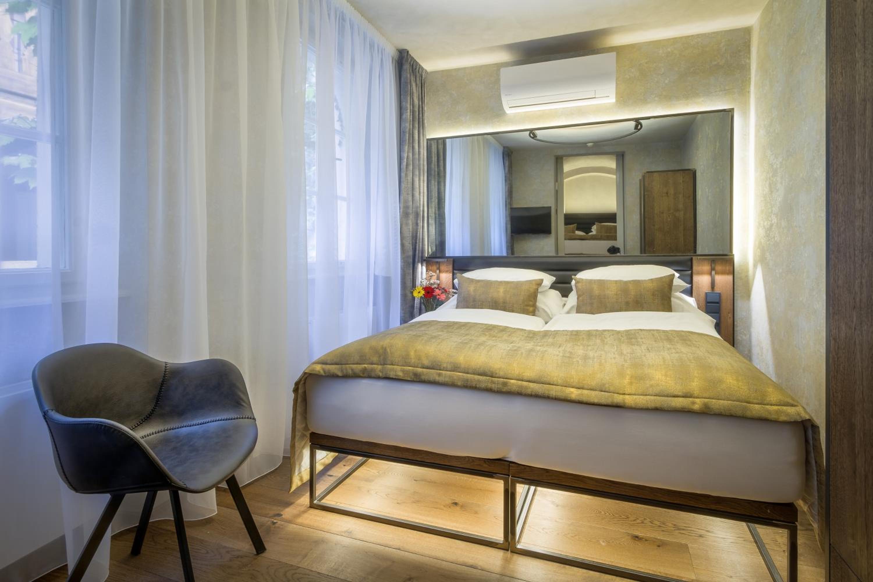 Deluxe Quadruple Room with Two Bedrooms