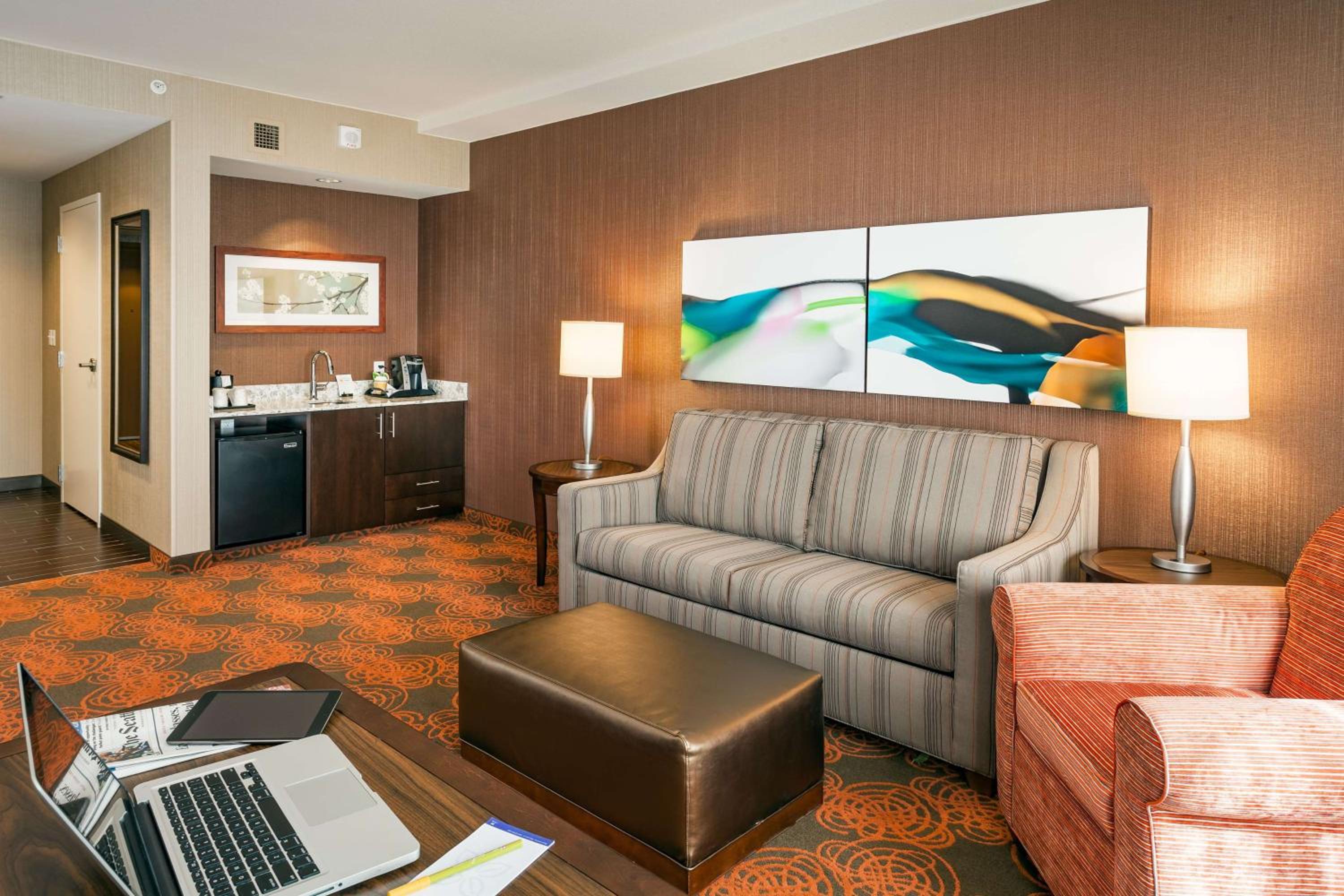 One-Bedroom King Suite