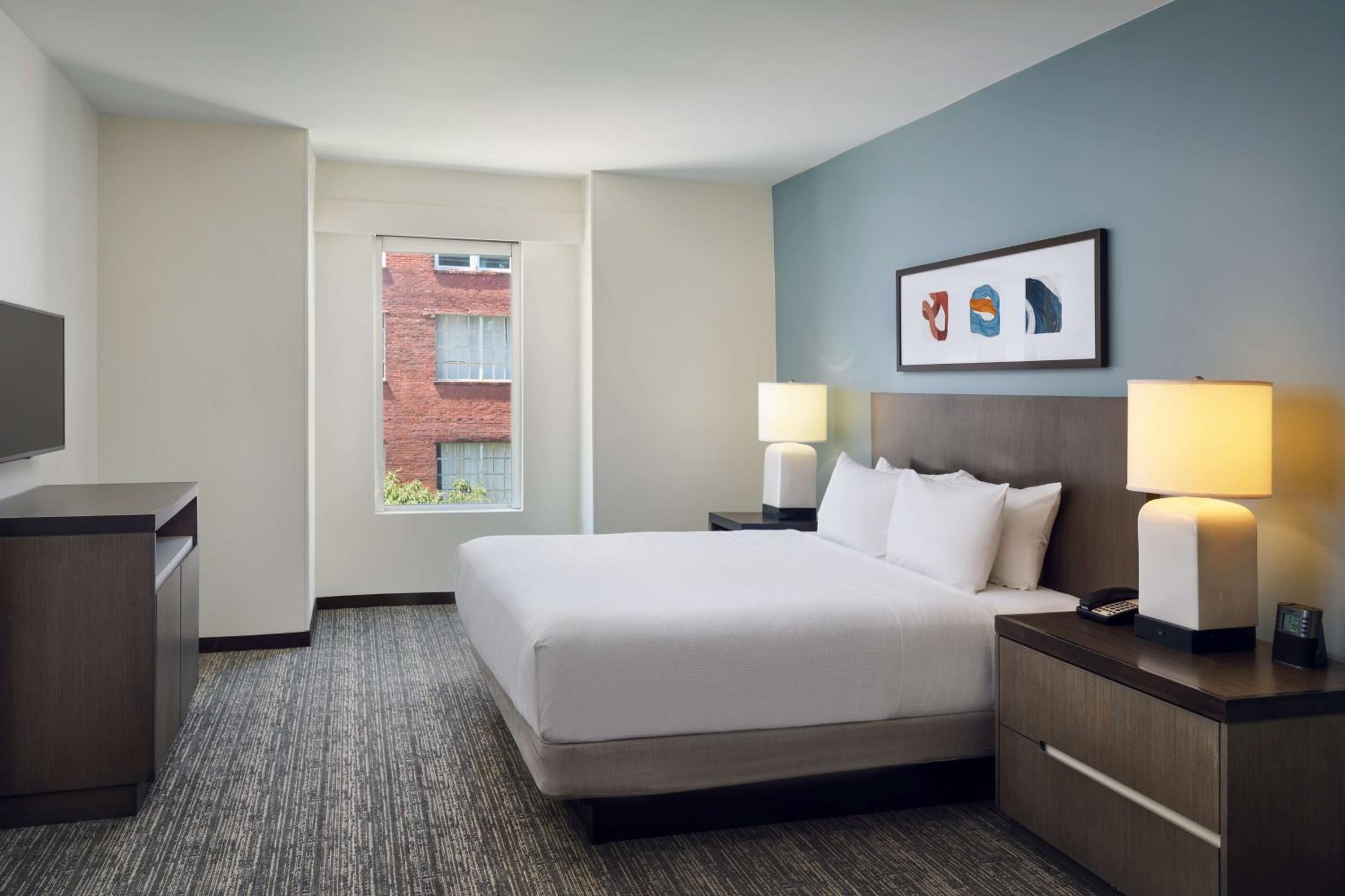 One-Bedroom King Suite