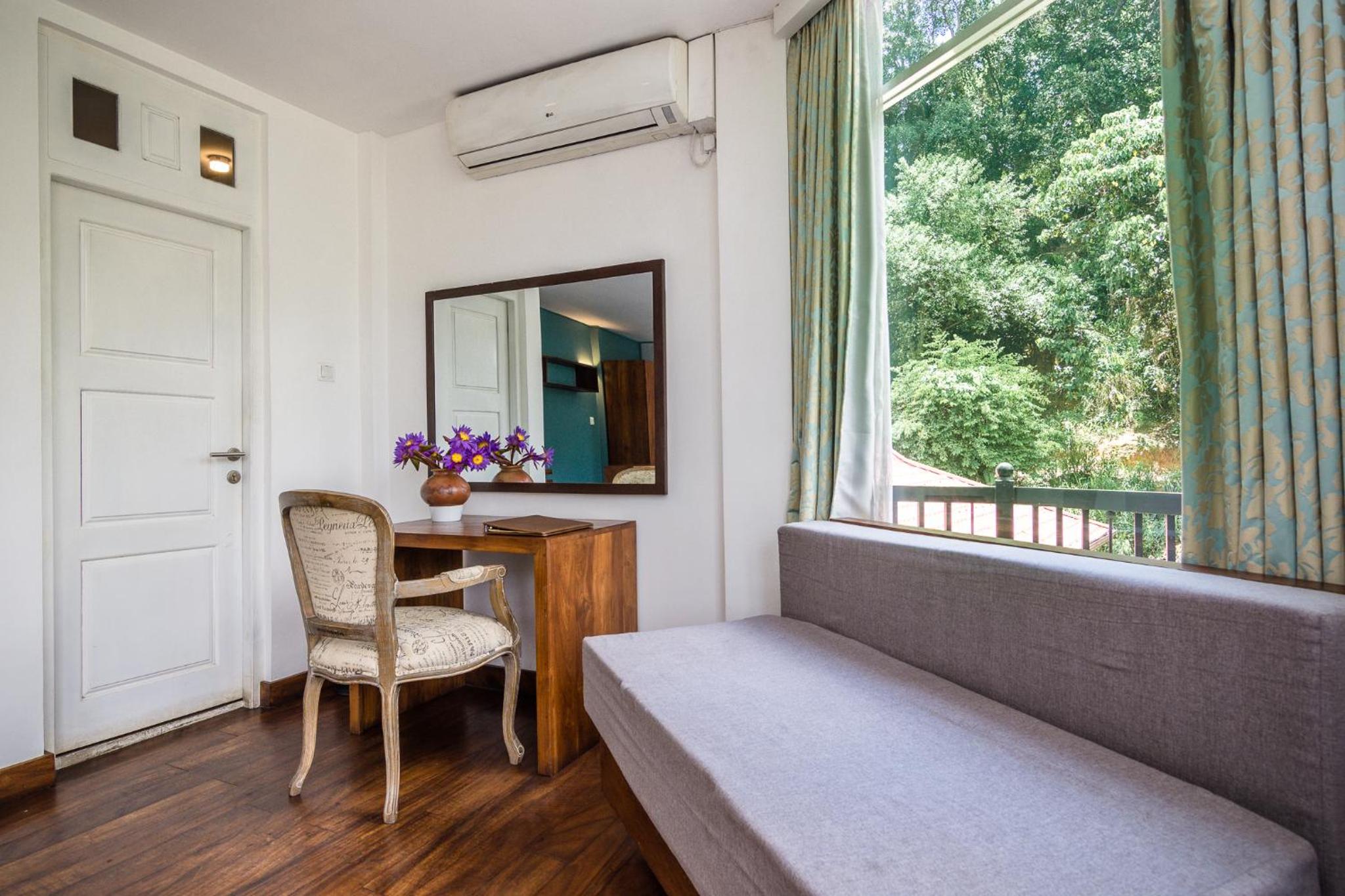 Suite with Lake View