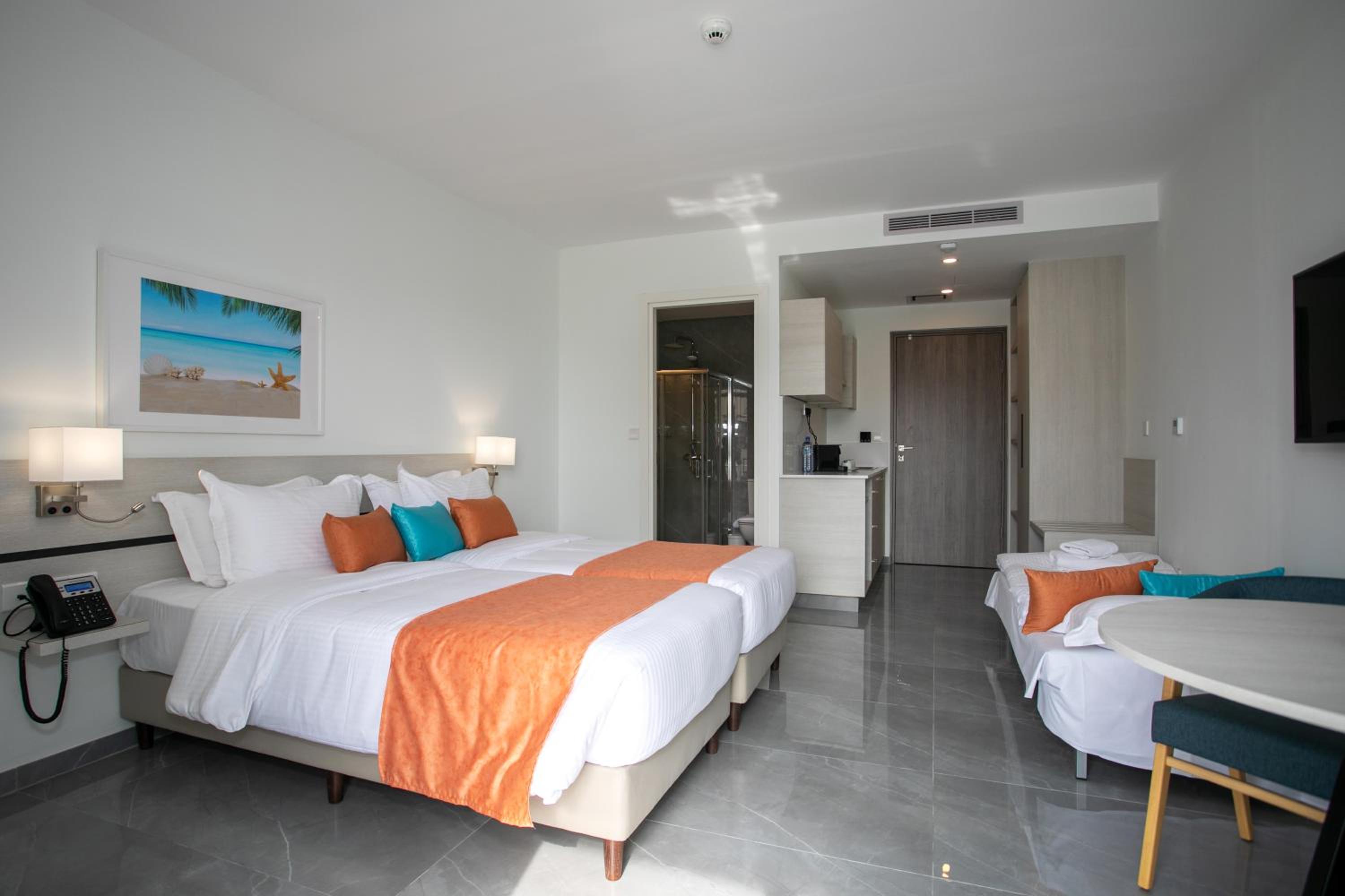 Suite with Queen Bed and Sofa Bed - Non-Smoking