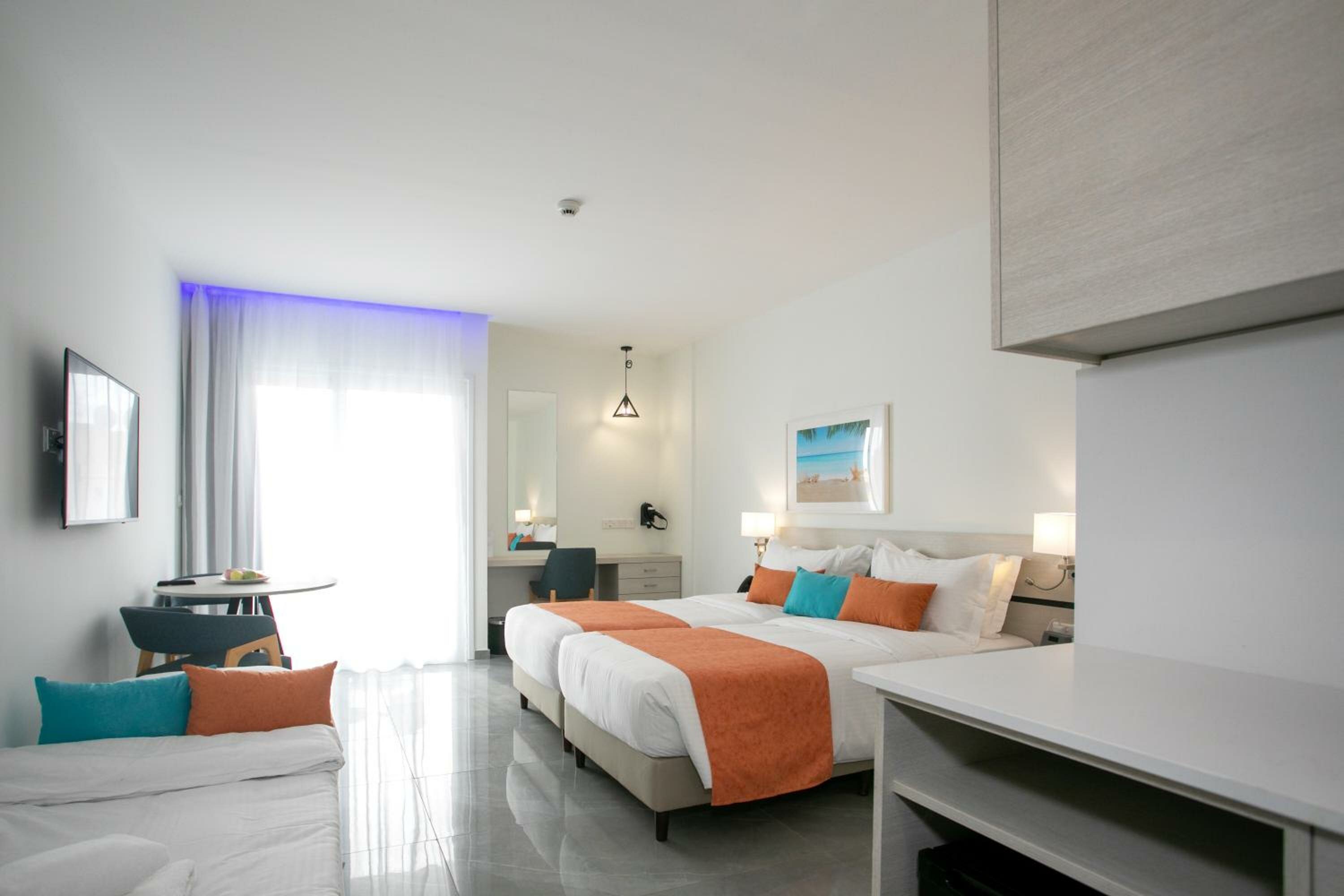 Suite with Queen Bed and Sofa Bed - Non-Smoking