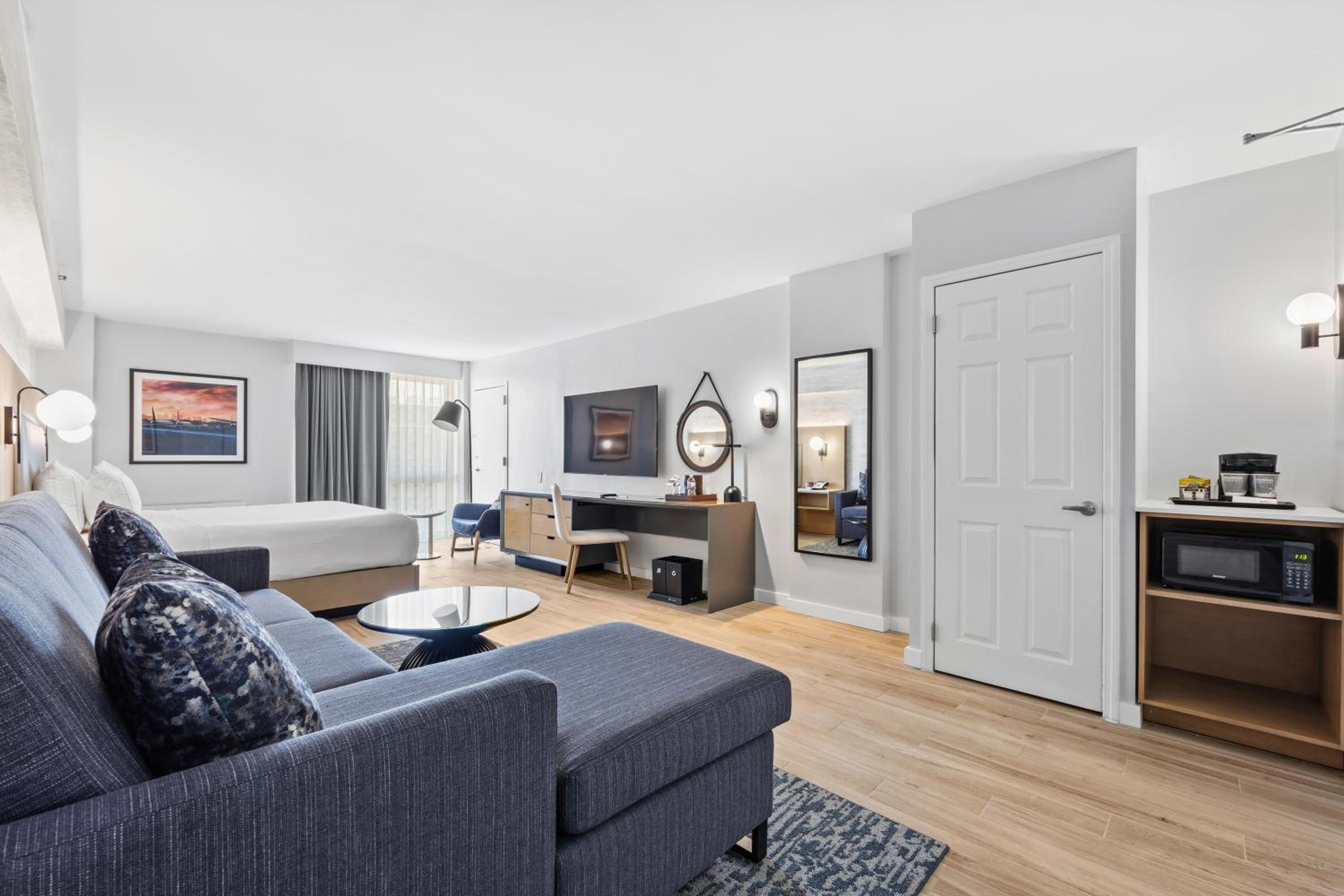 Junior King Suite with Seating Area