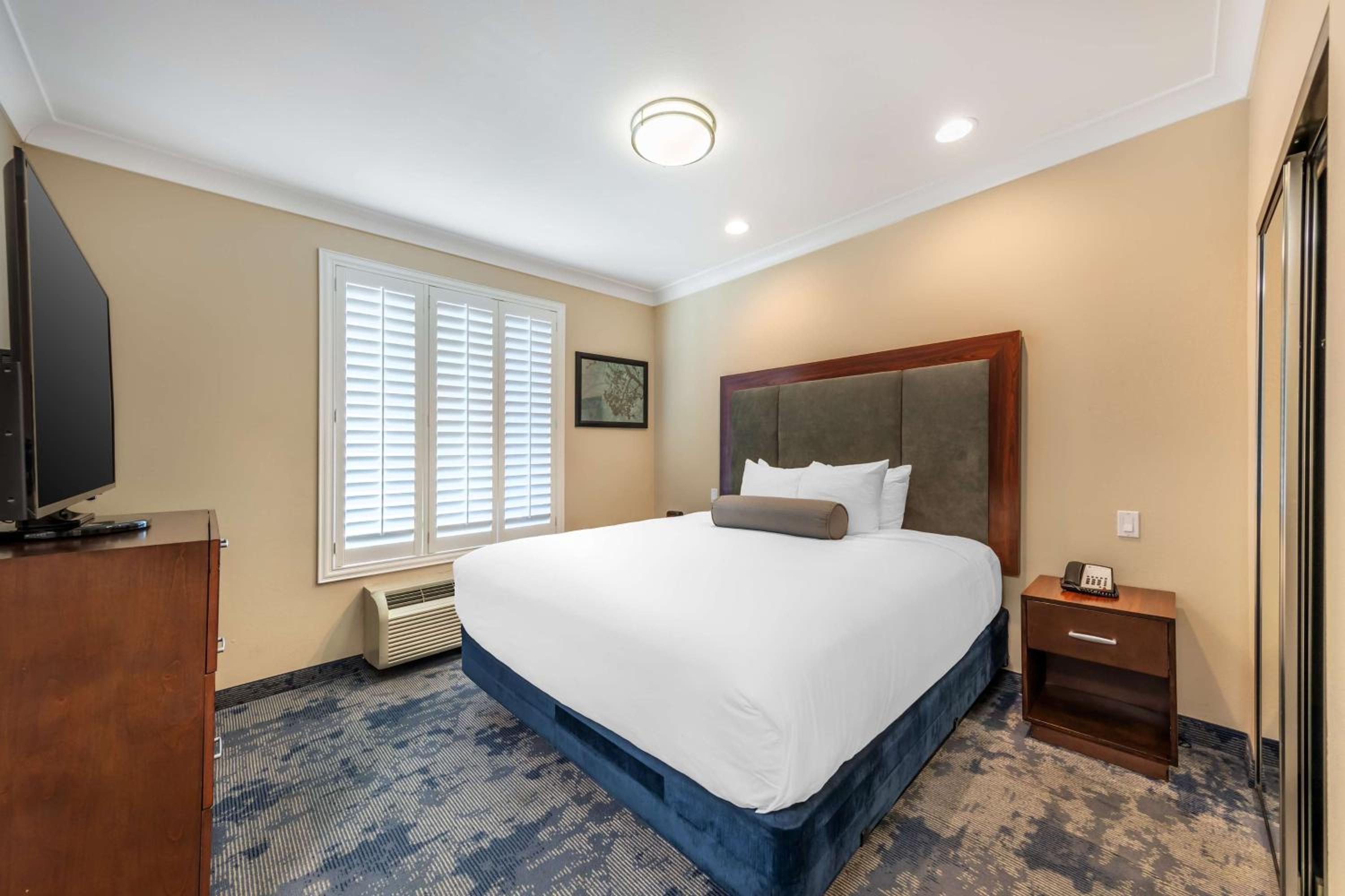 King Suite with Sofa Bed