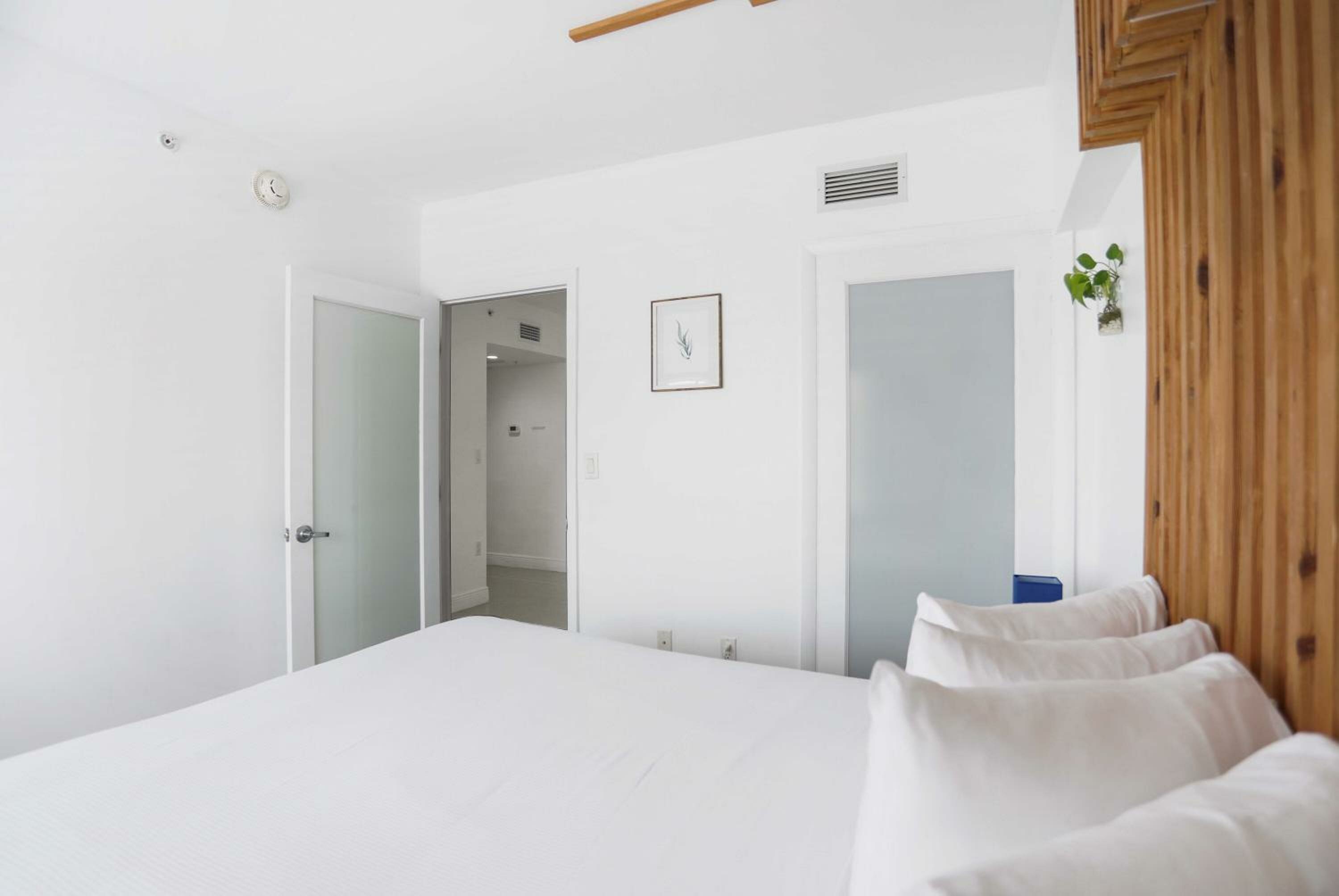 Deluxe One Bedroom Suite with Kitchen