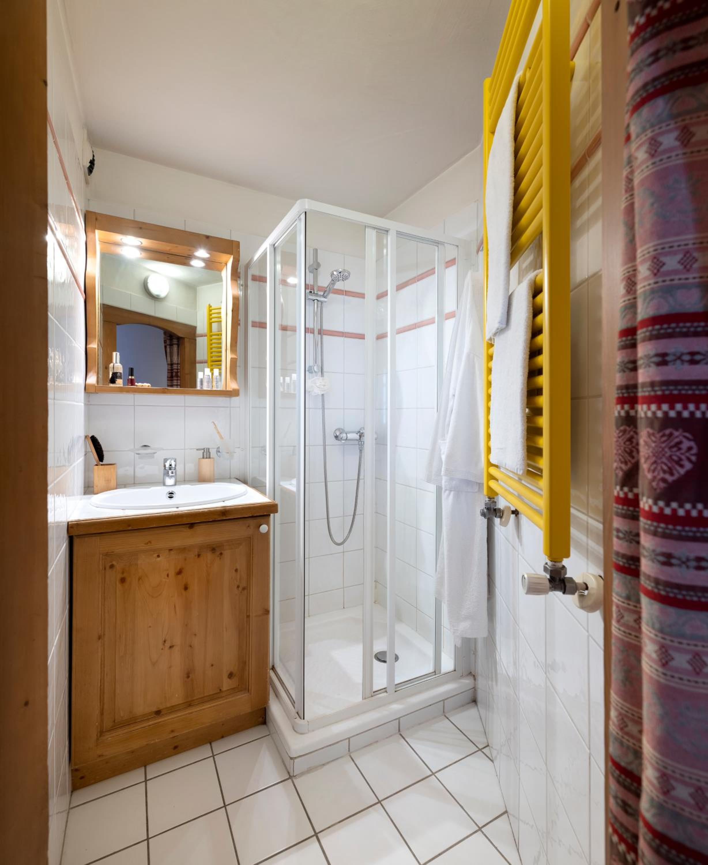 One-Bedroom Apartment With Sleeping Alcove