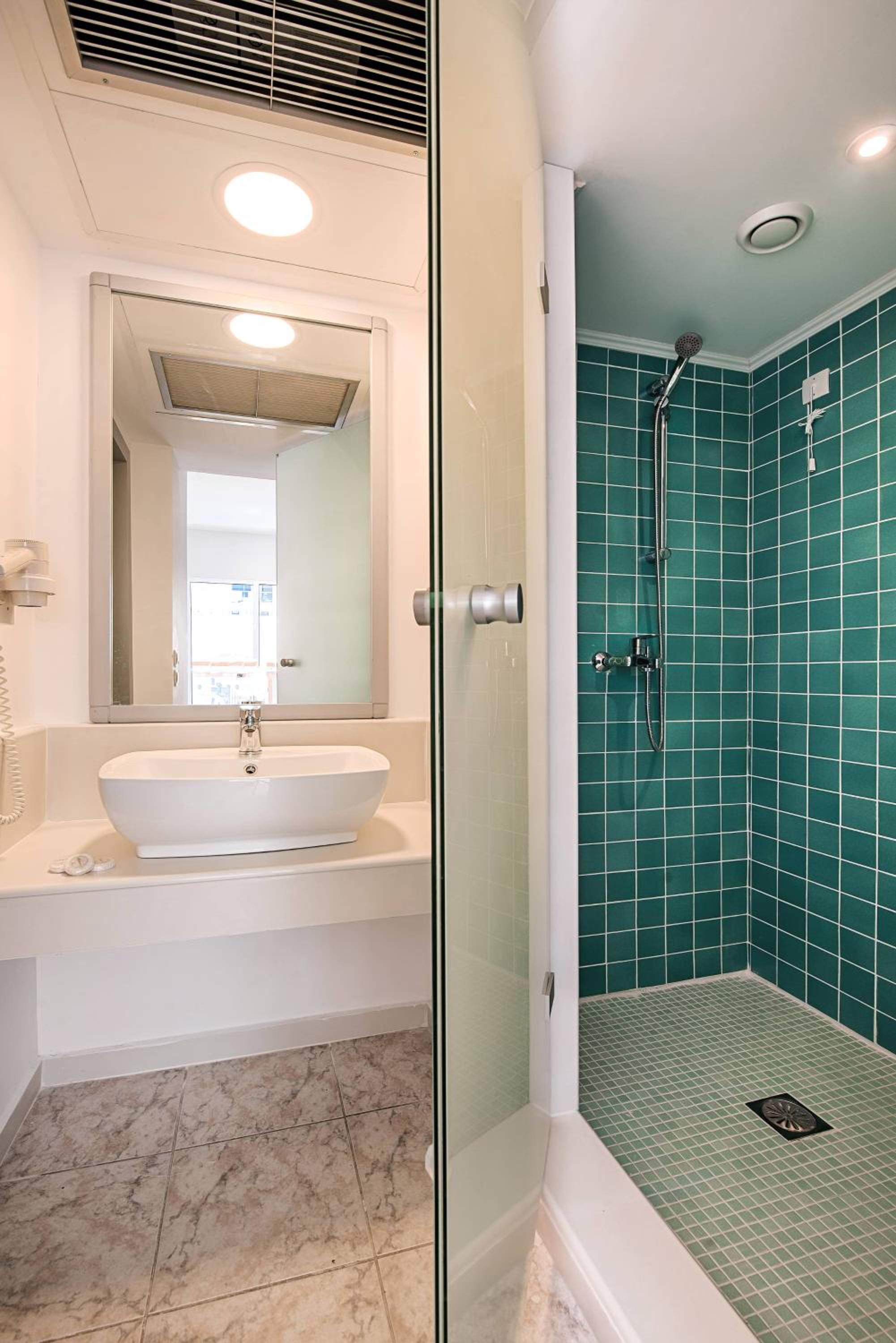 One-Bedroom Apartment (2-4) with Balcony