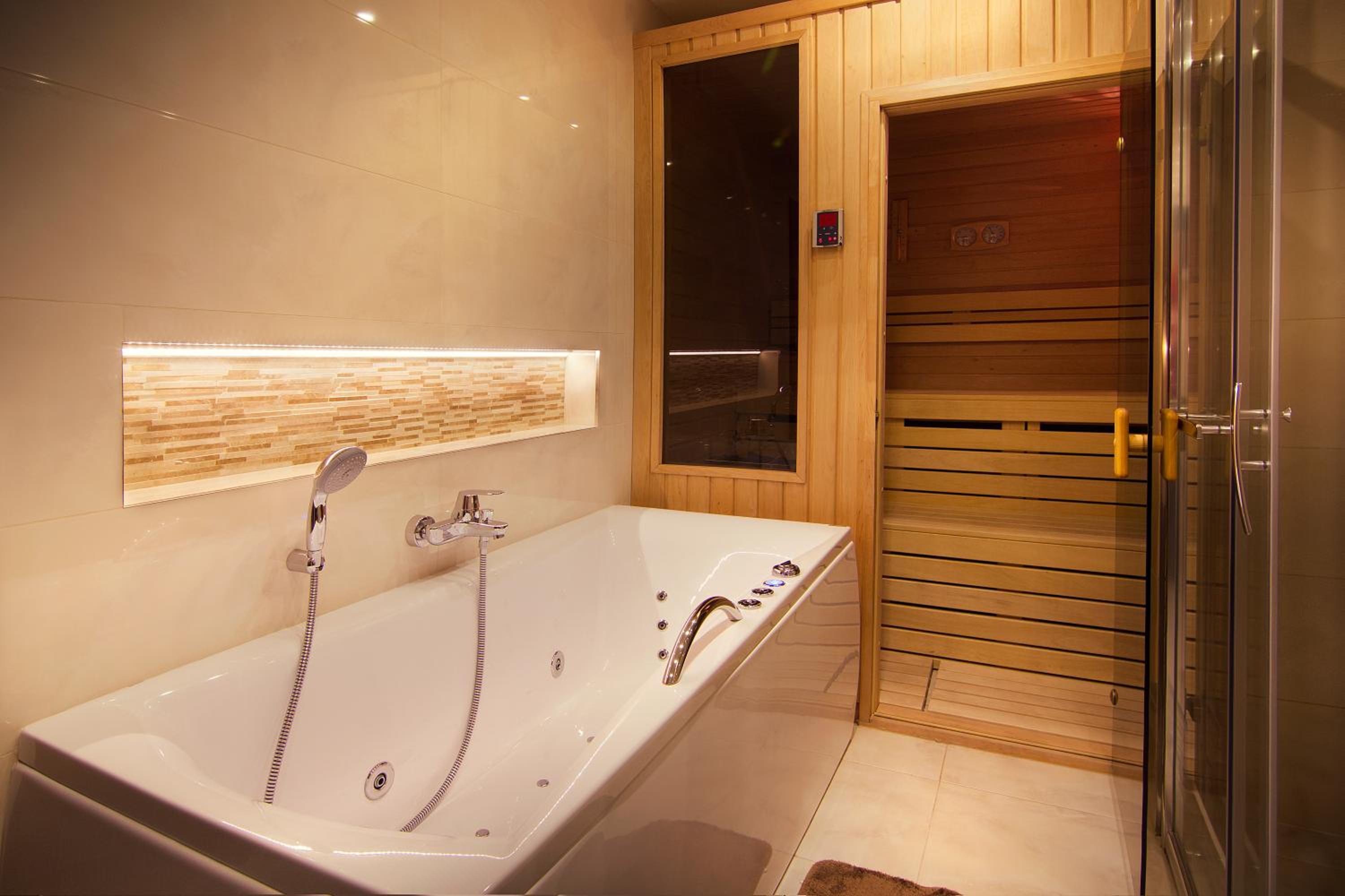 Deluxe Apartment with Private Sauna