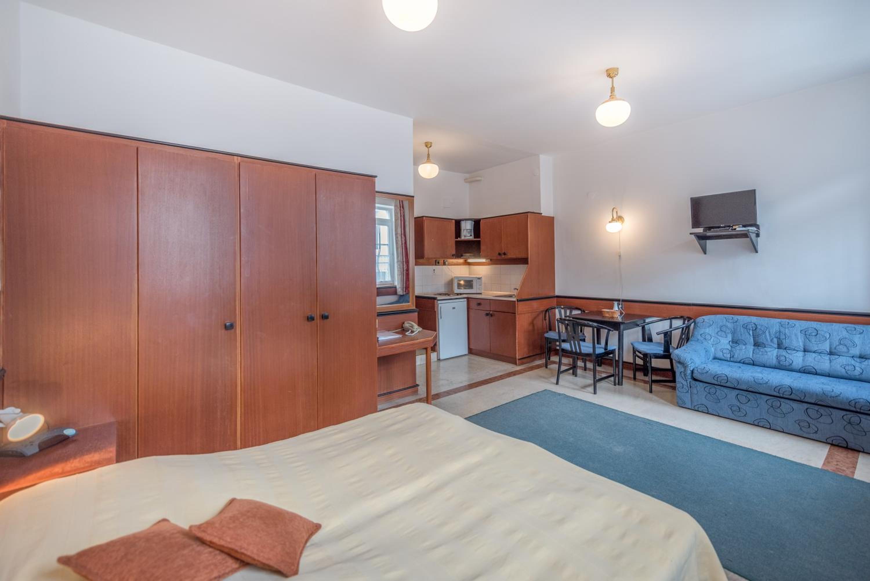 Apartment (4 Adults)