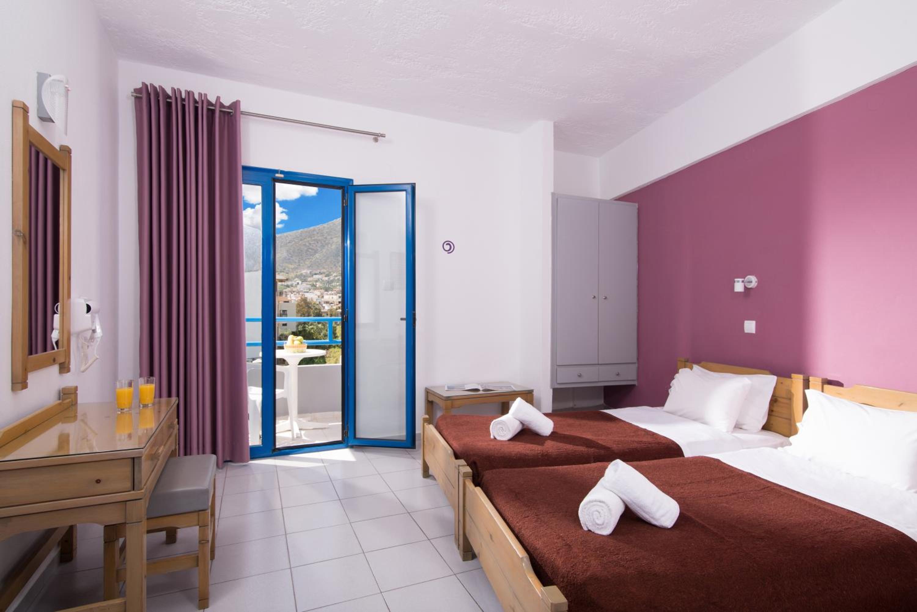 One Bedroom Apartment with Mountain View