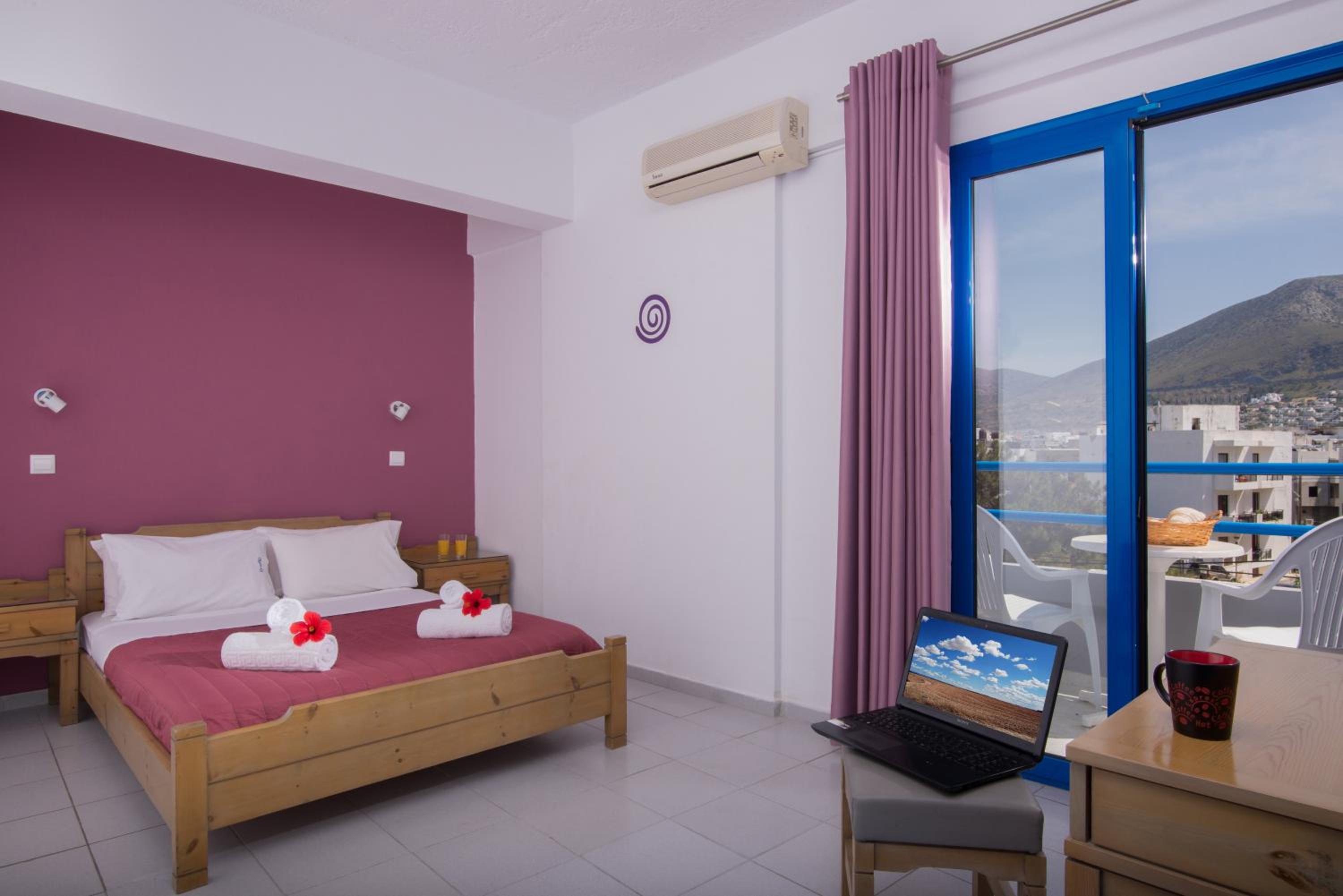 One Bedroom Apartment with Mountain View