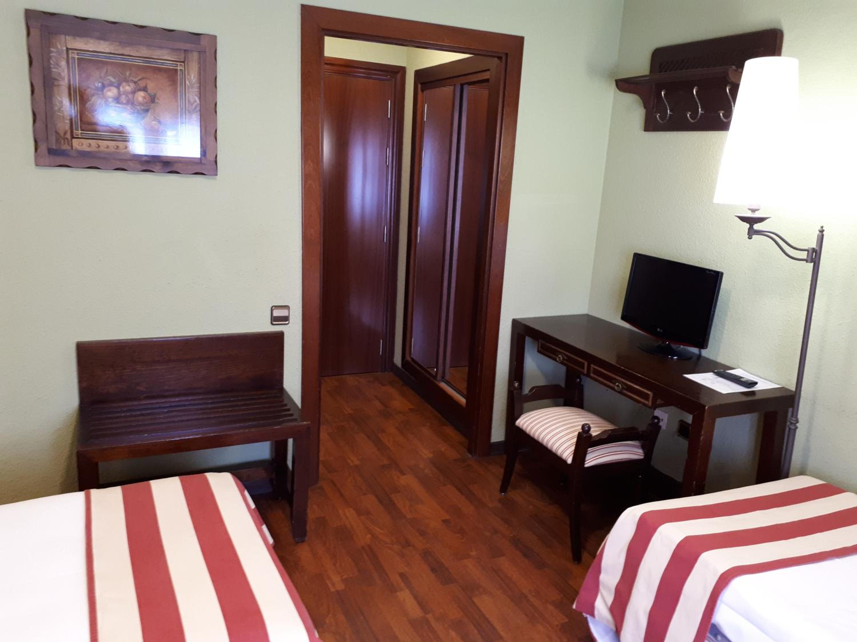 Double Room with Extra Bed (2 Adults + 1 Child)