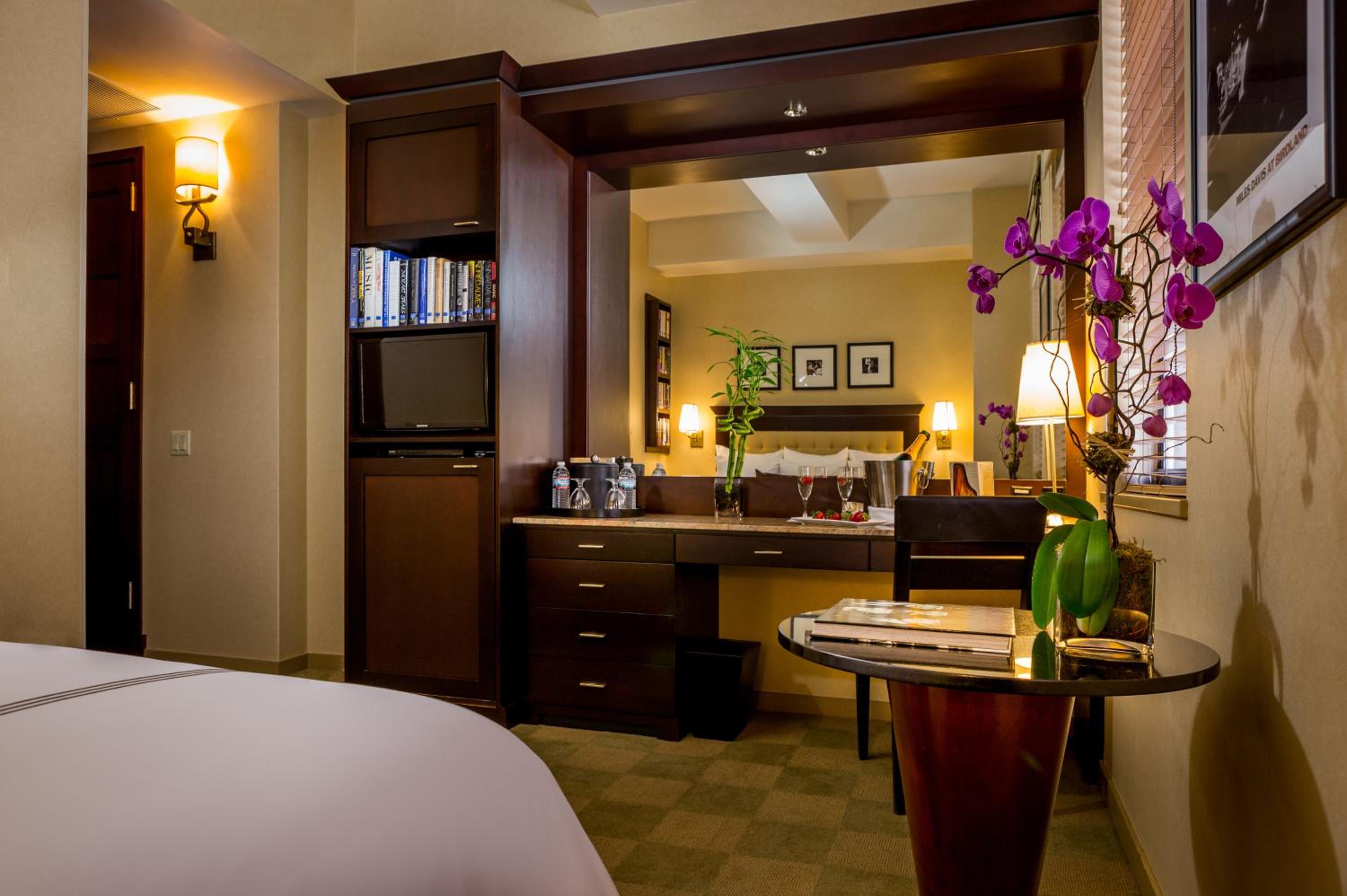 Deluxe Room with One King Bed