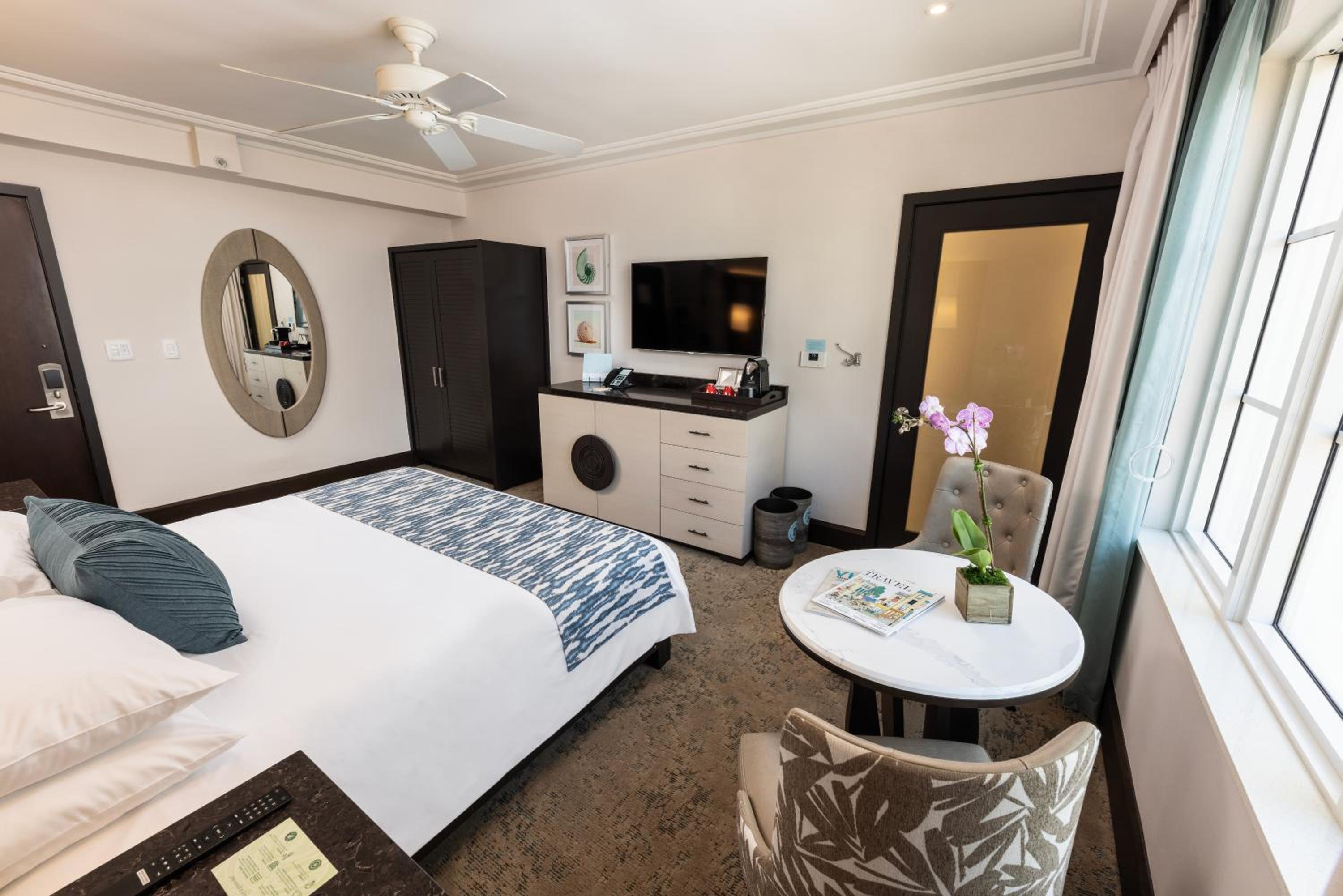 Accessible 1 King Bed