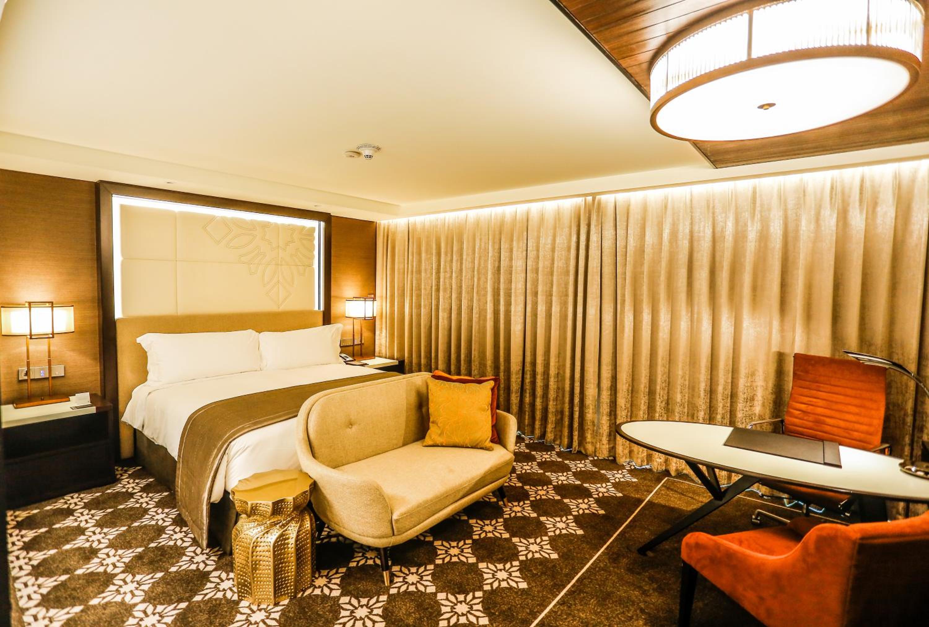 1 King Bed Classic Smoking