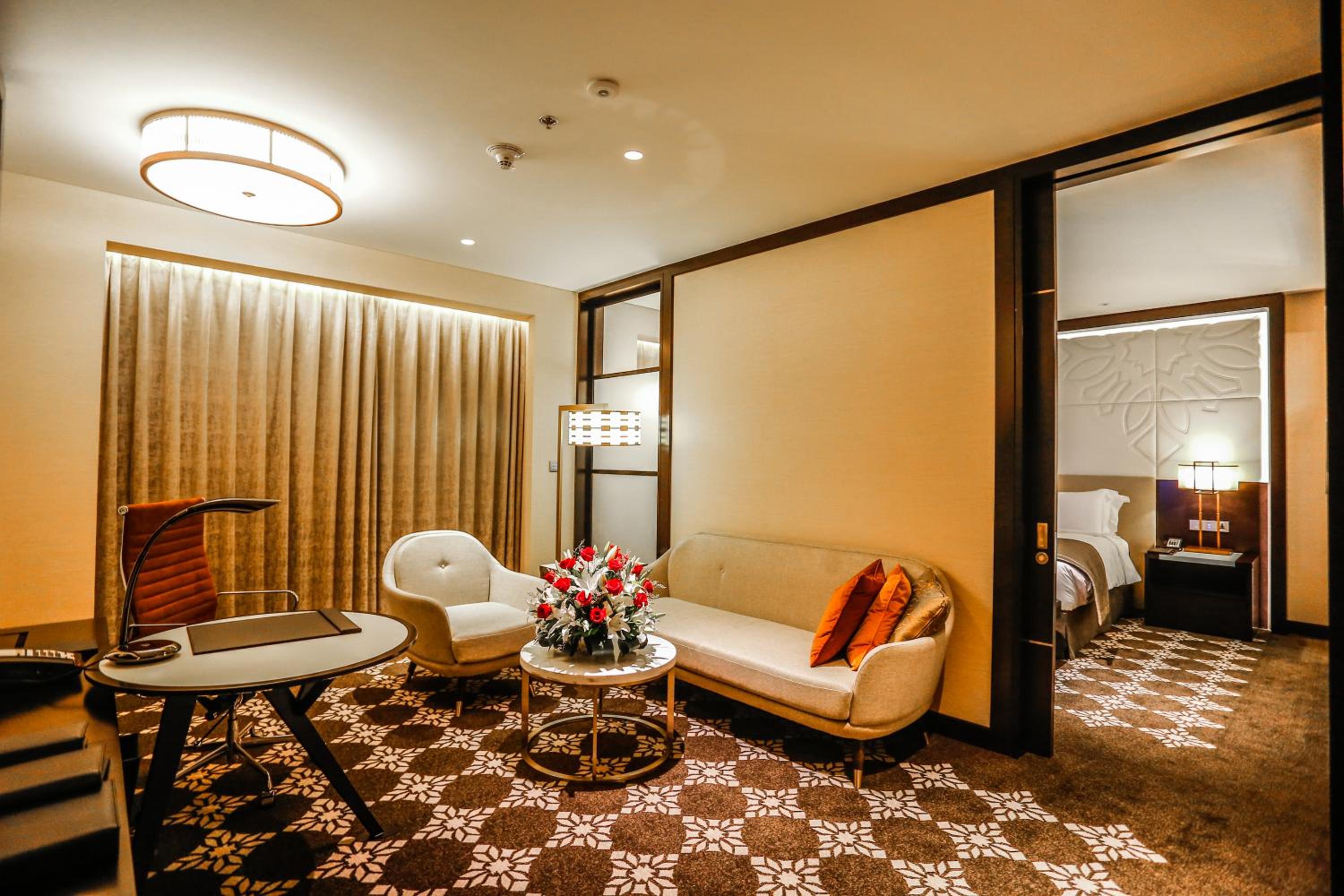 1 King Bed Classic Smoking