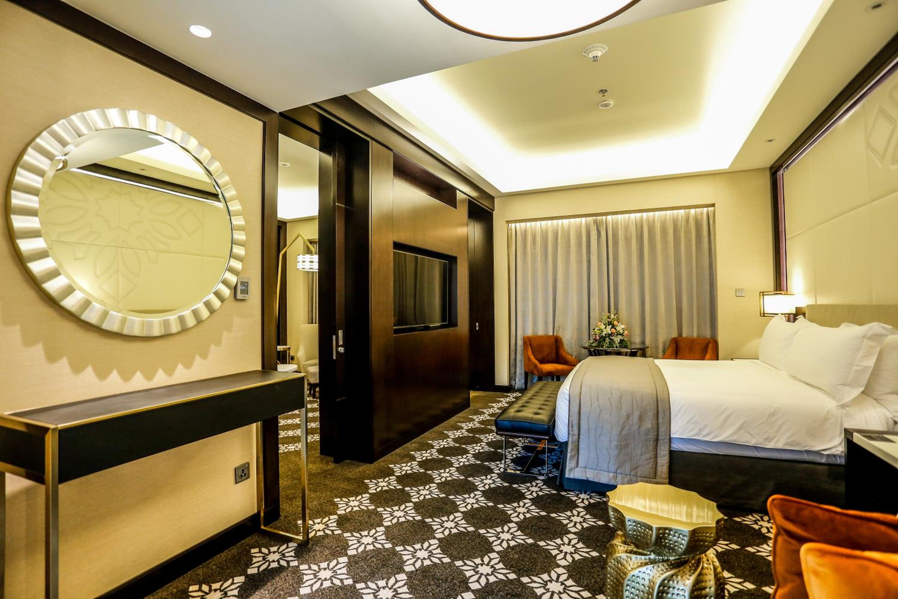 1 King Bed Classic Smoking