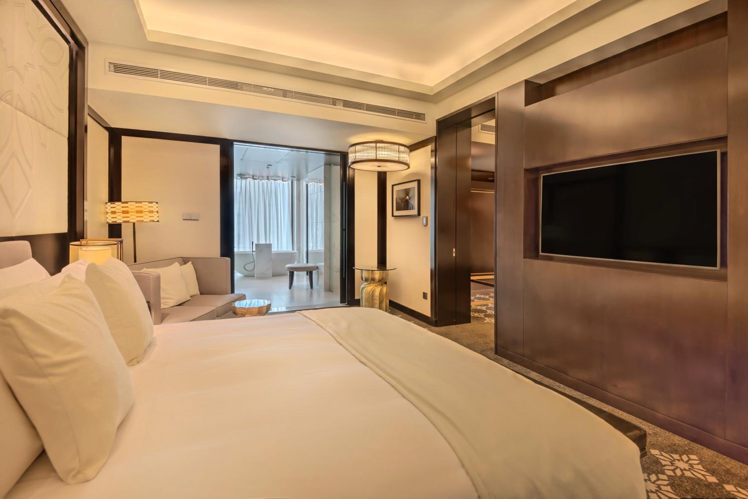 1 King Bed Classic Smoking