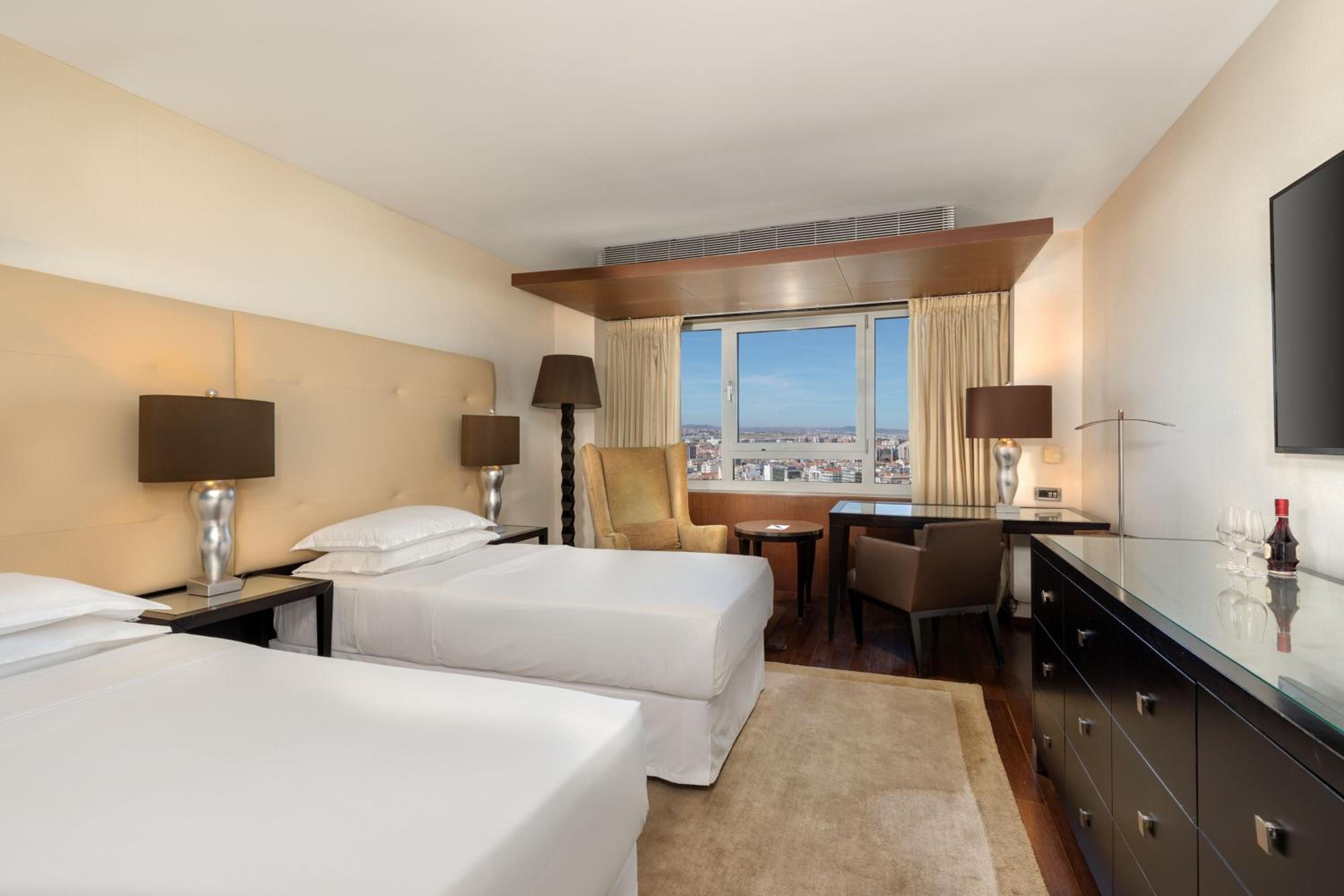 Club, Club lounge access, Guest room, 2 Twin/Single Bed(s)