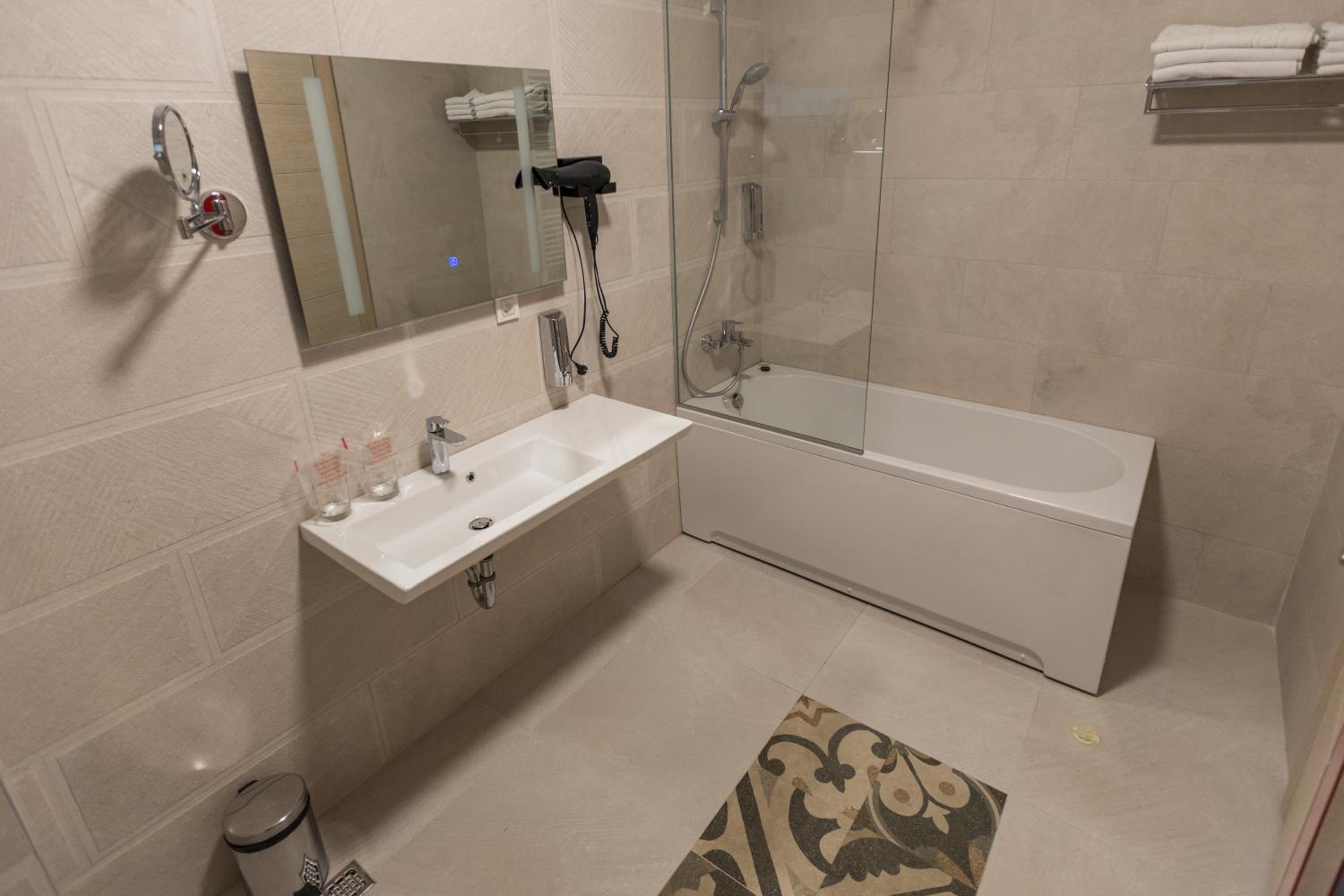 King Studio with Sofa Bed