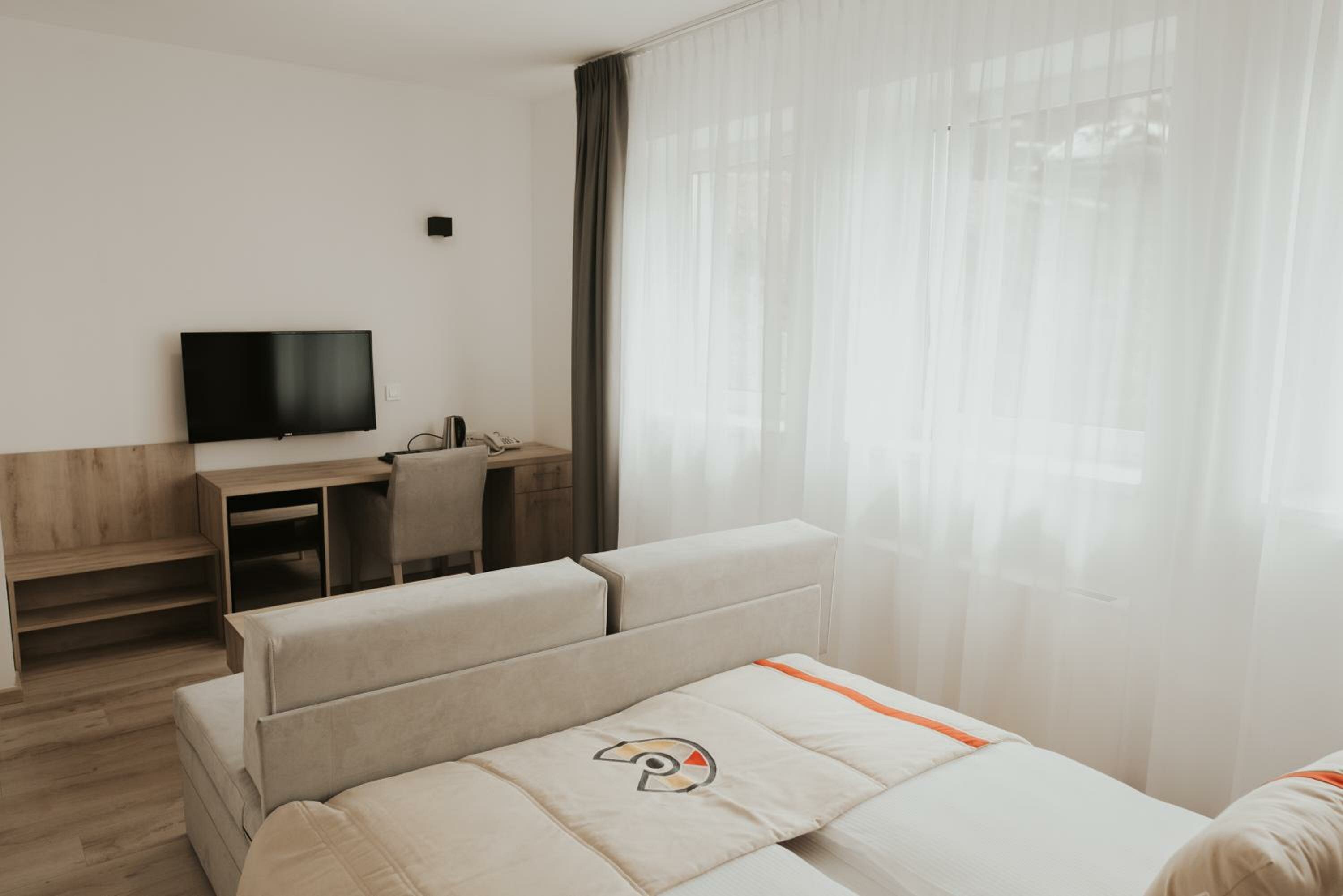 King Studio with Sofa Bed