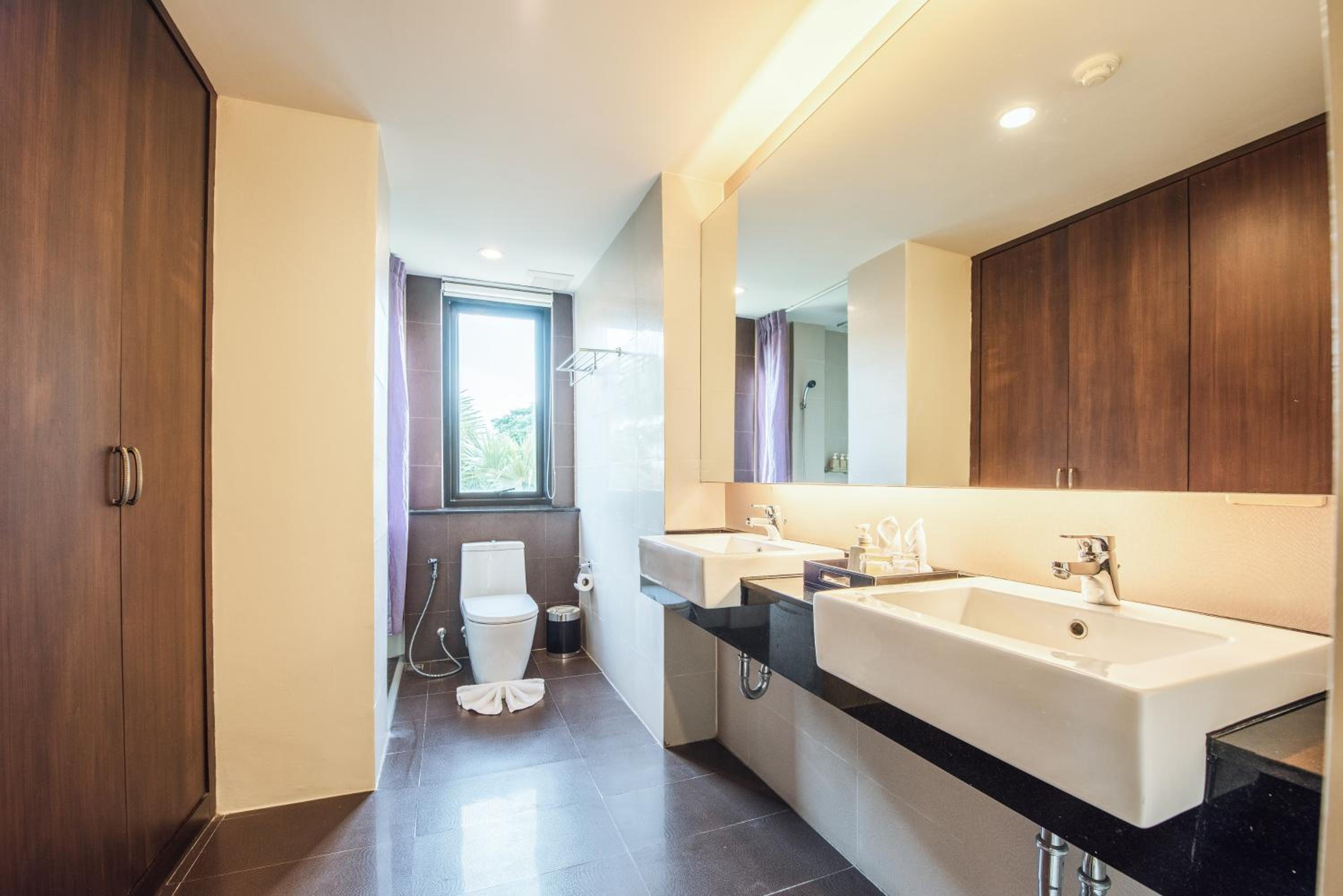 Queen Room with Spa Bath