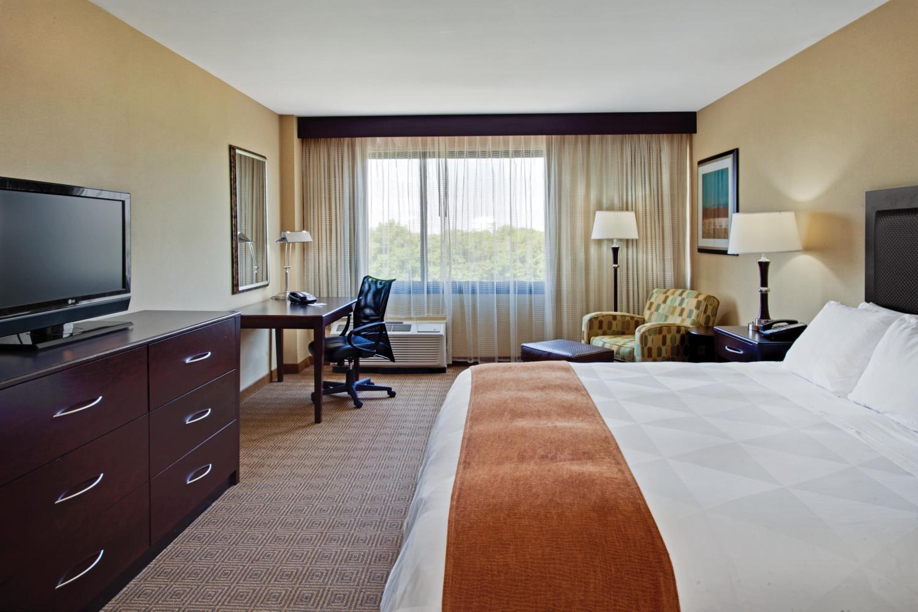 King Guest Room with Fridge - Non-Smoking