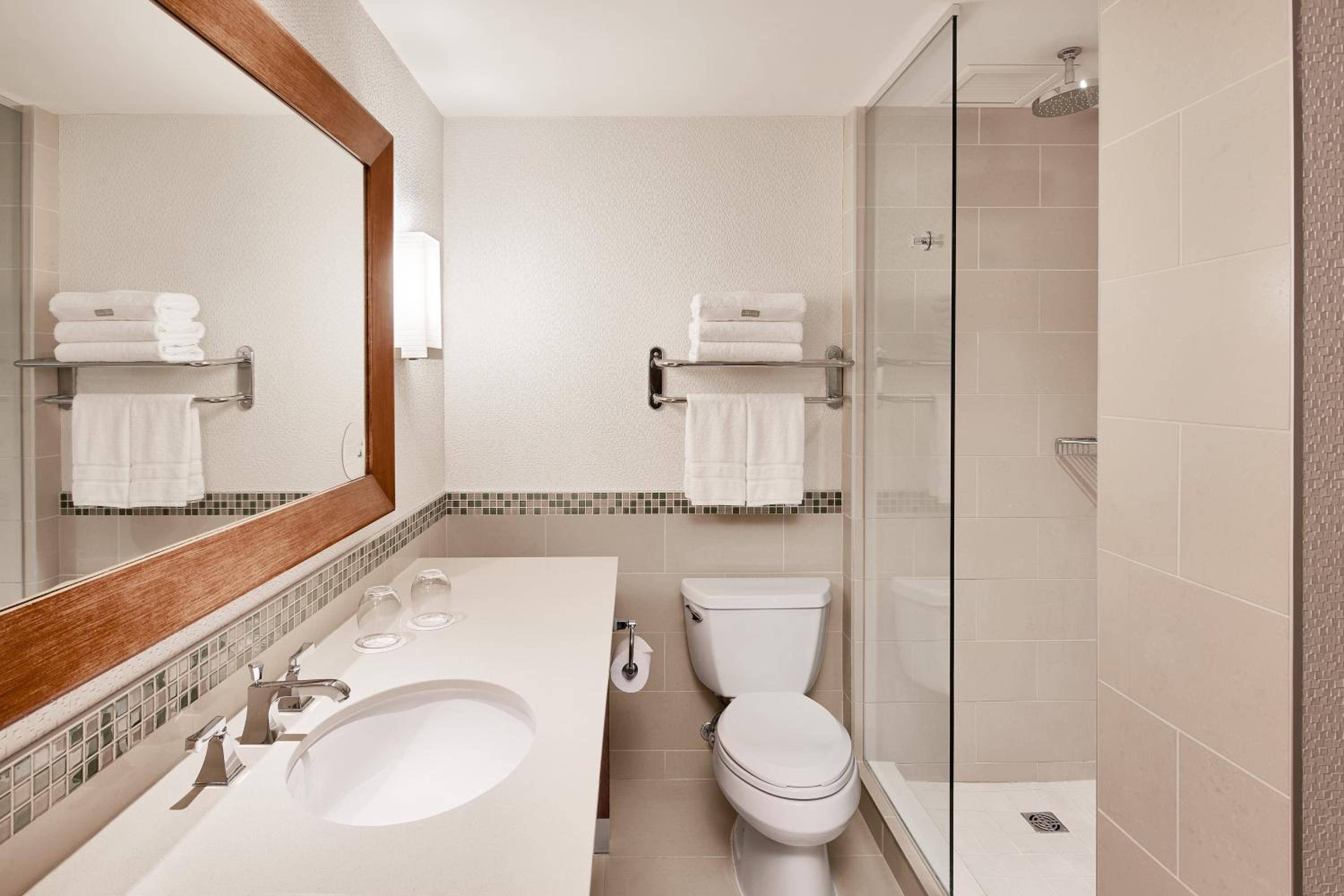 Panoramic 1 Bedroom Suite, 1 King, Sofa Bed, Harbor & Mountain View