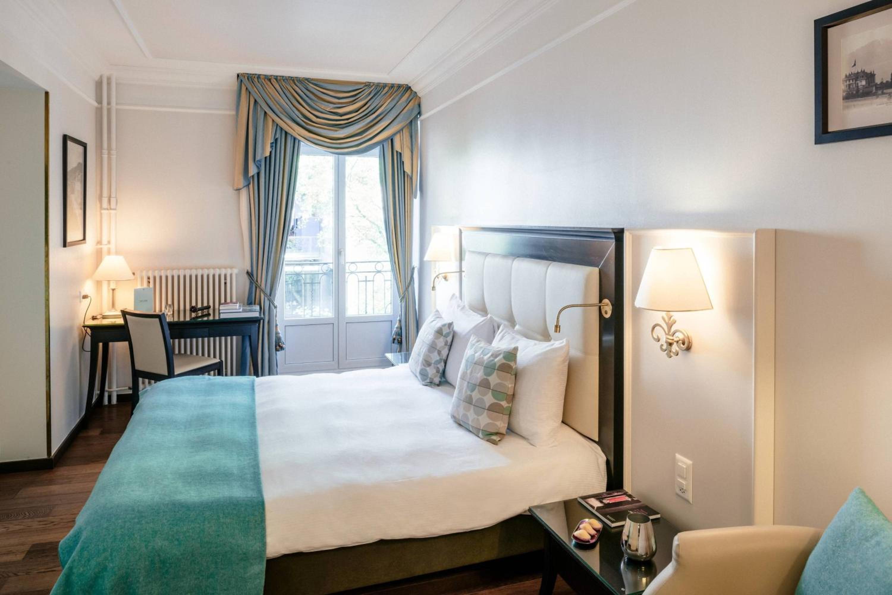 Superior Queen Room with City View