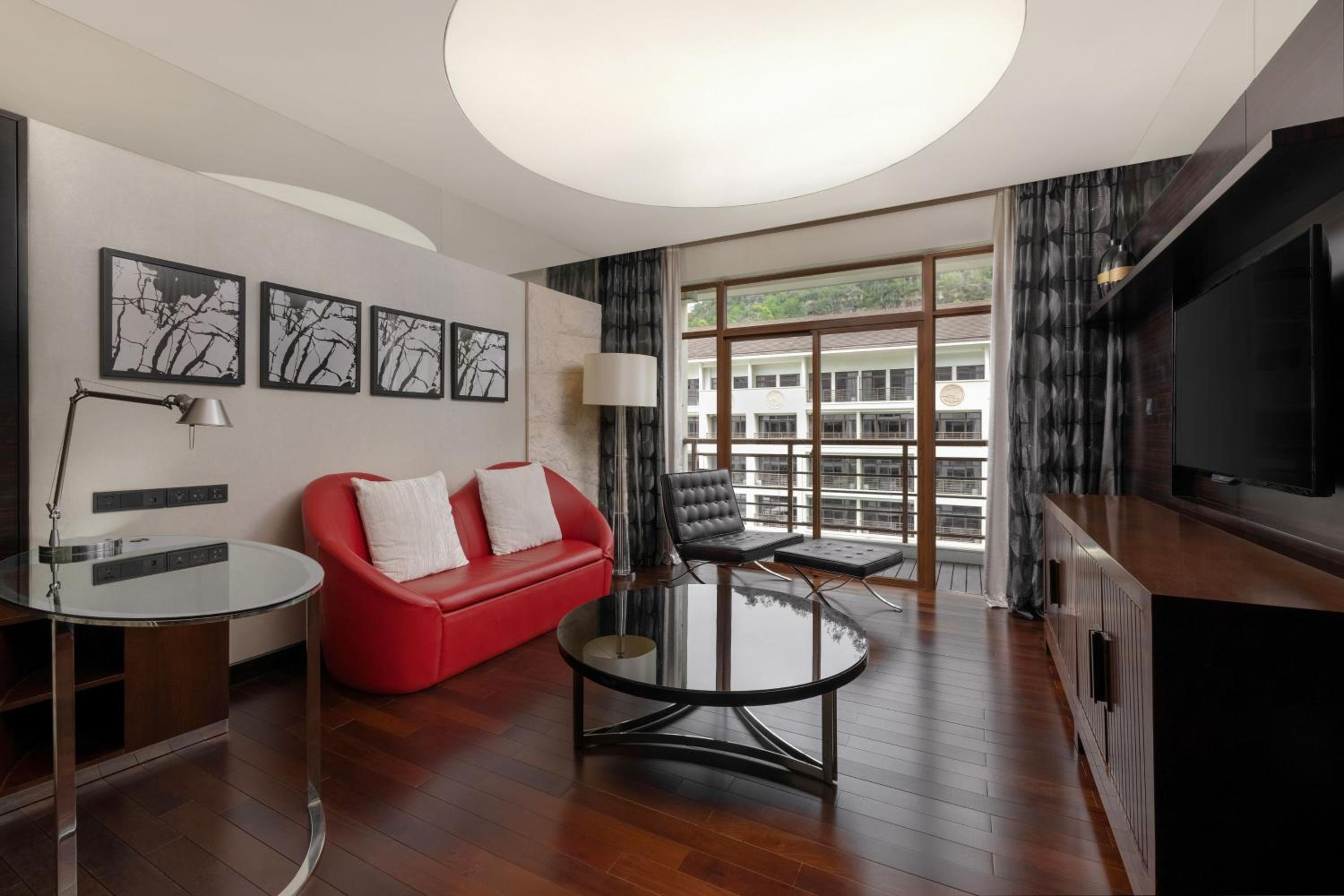 Deluxe Suite