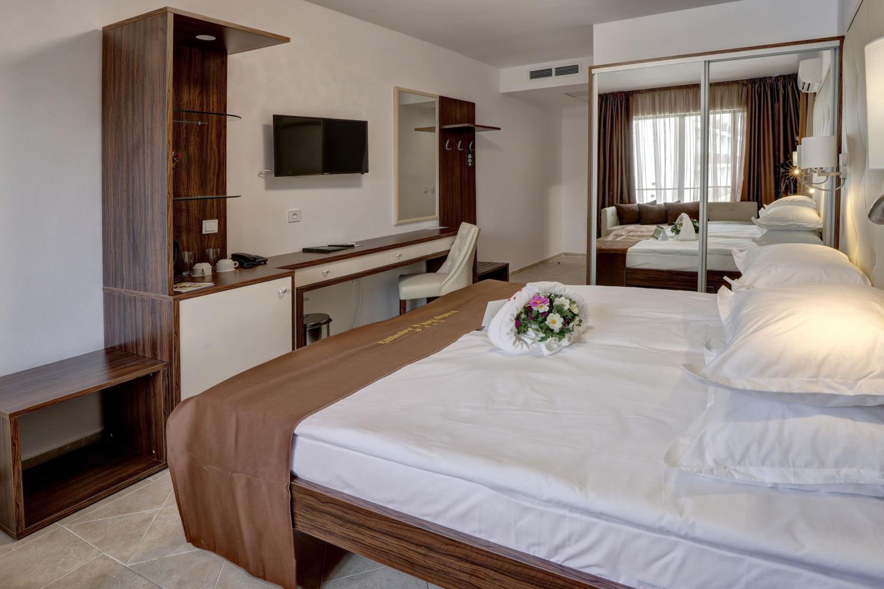 Premium Double Room With Balcony - Free Aquapark Access
