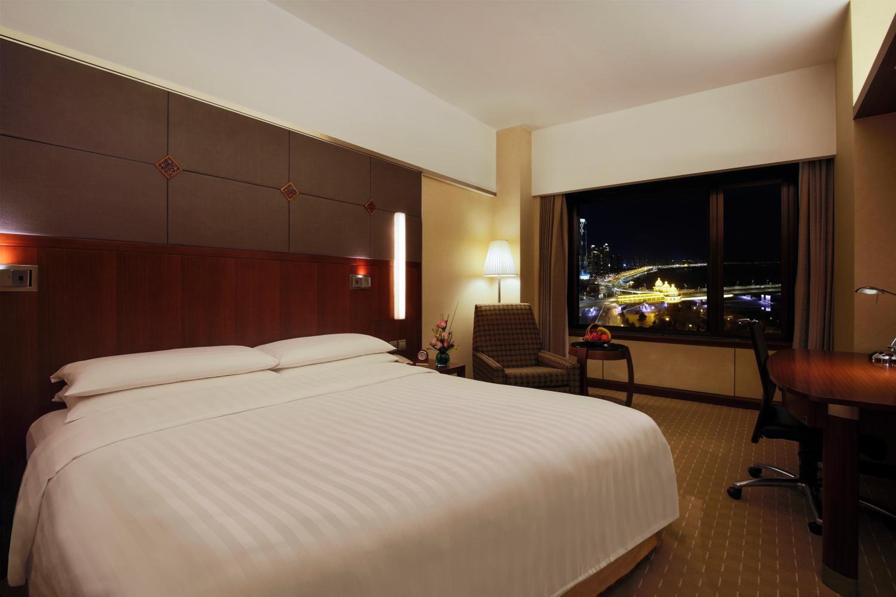 Deluxe King Room with River View