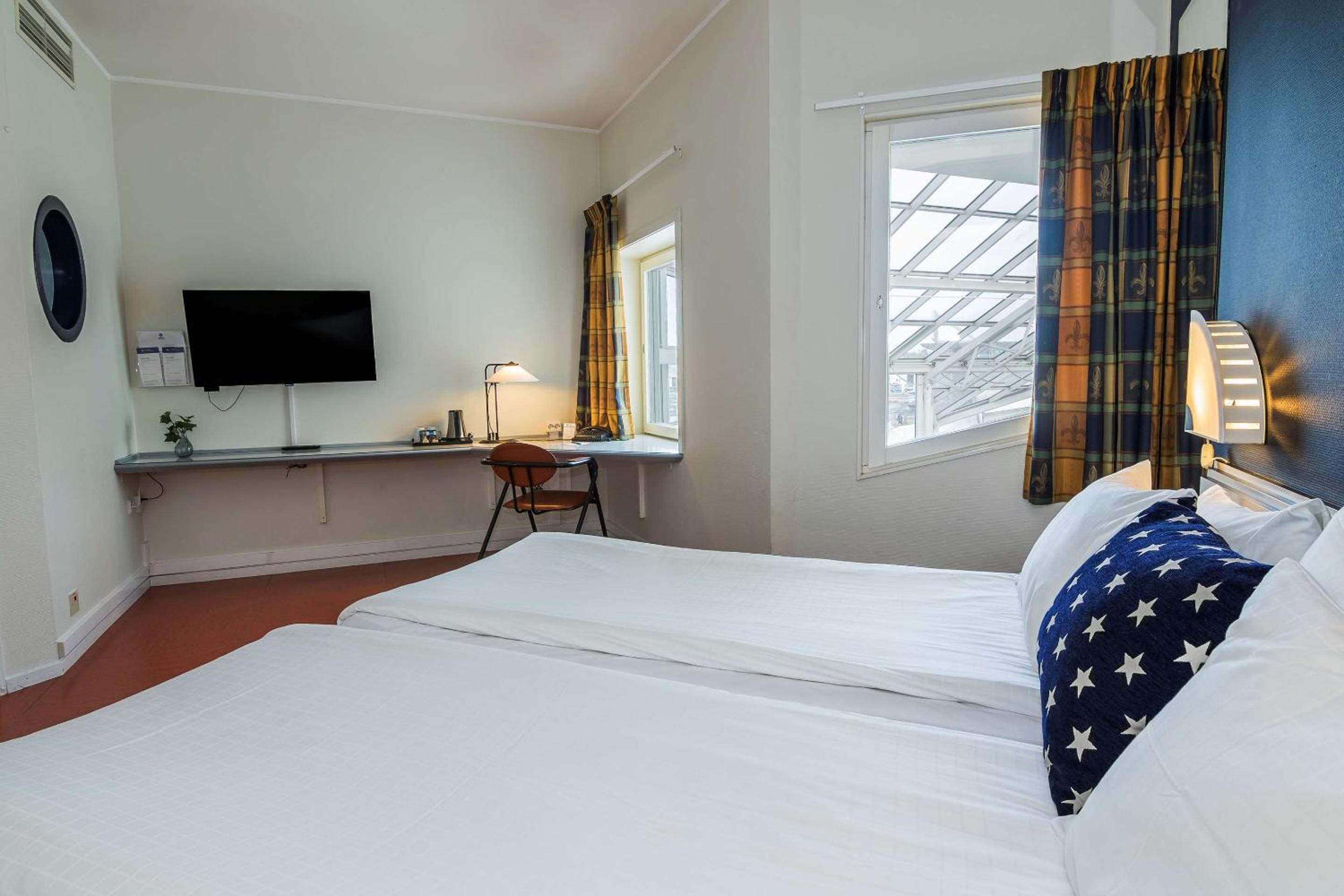 Standard Double Room with Double Bed - Non-Smoking