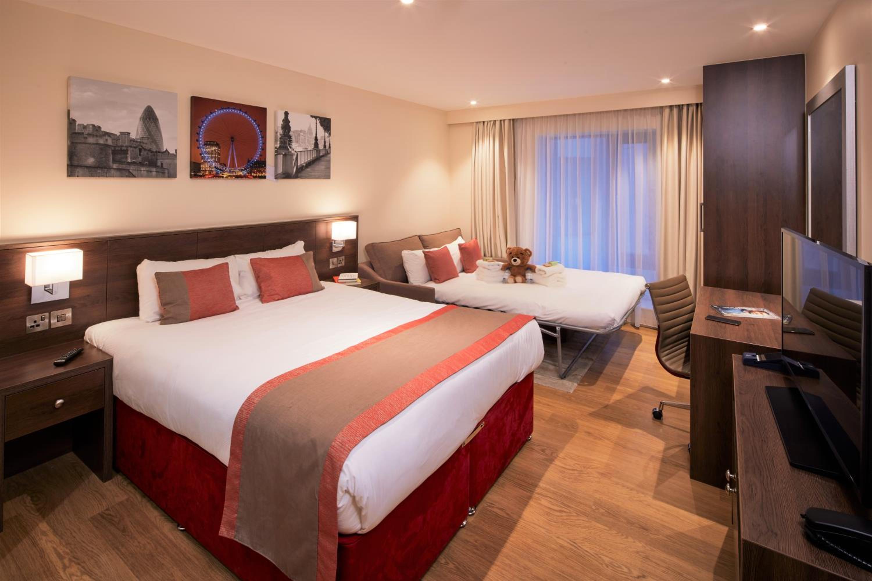 Deluxe Studio, 1 Queen Bed and Sofa Bed