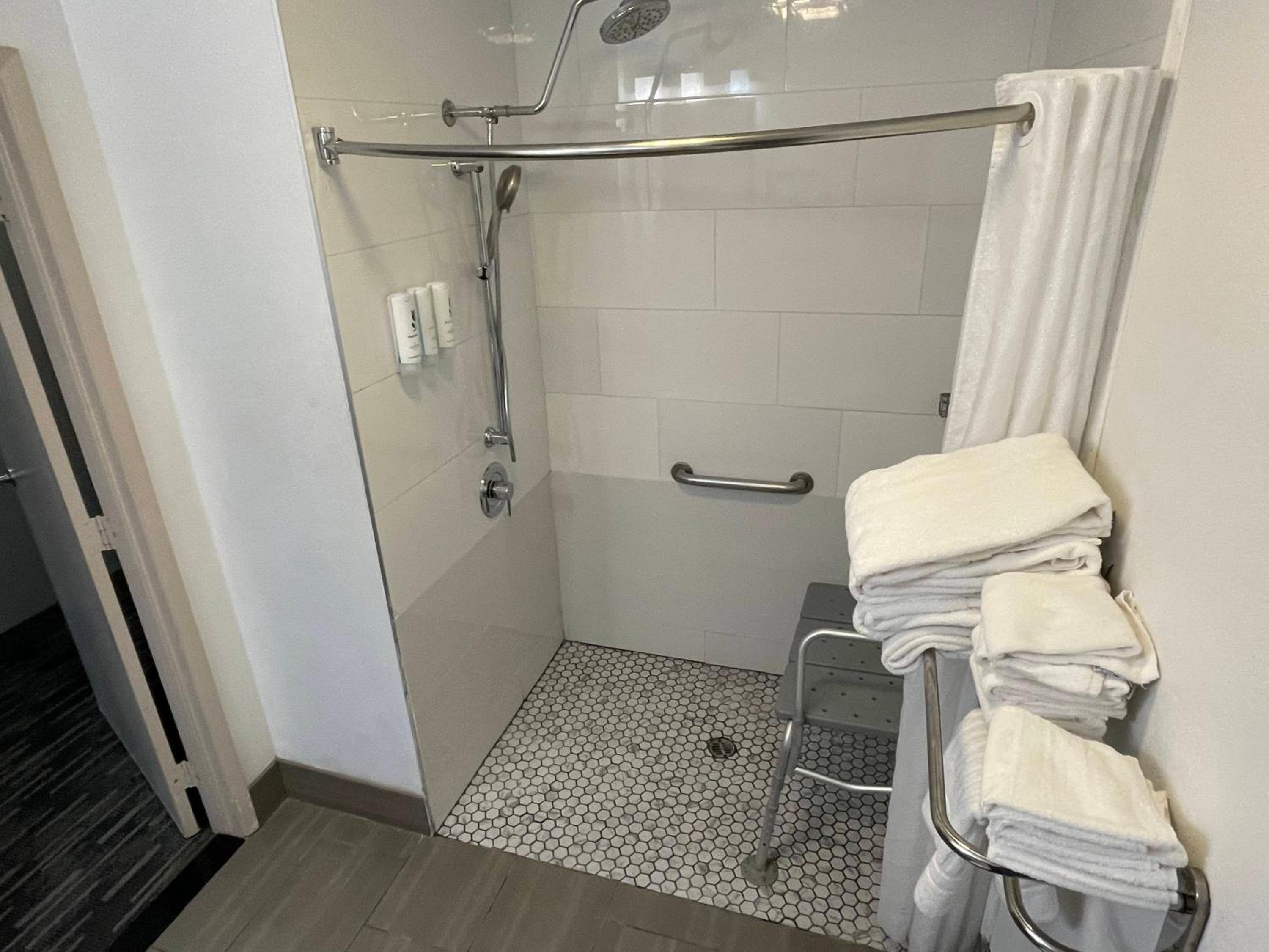 Queen Room with Two Queen Beds and Roll-In Shower - Non-Smoking