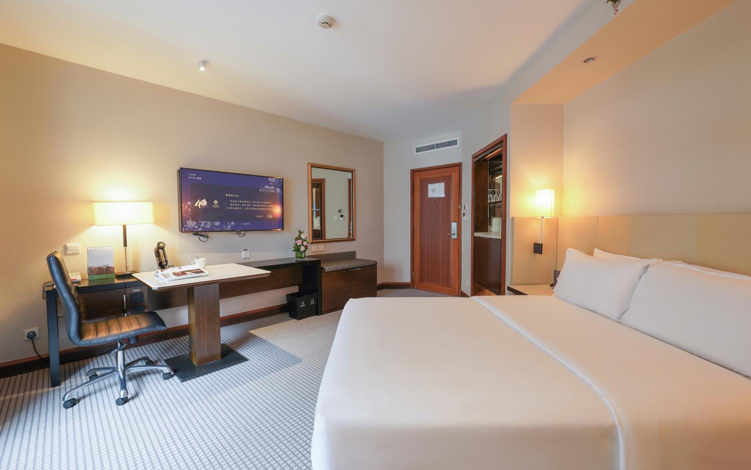 Jinling Tower Classic Deluxe Room(Queen)