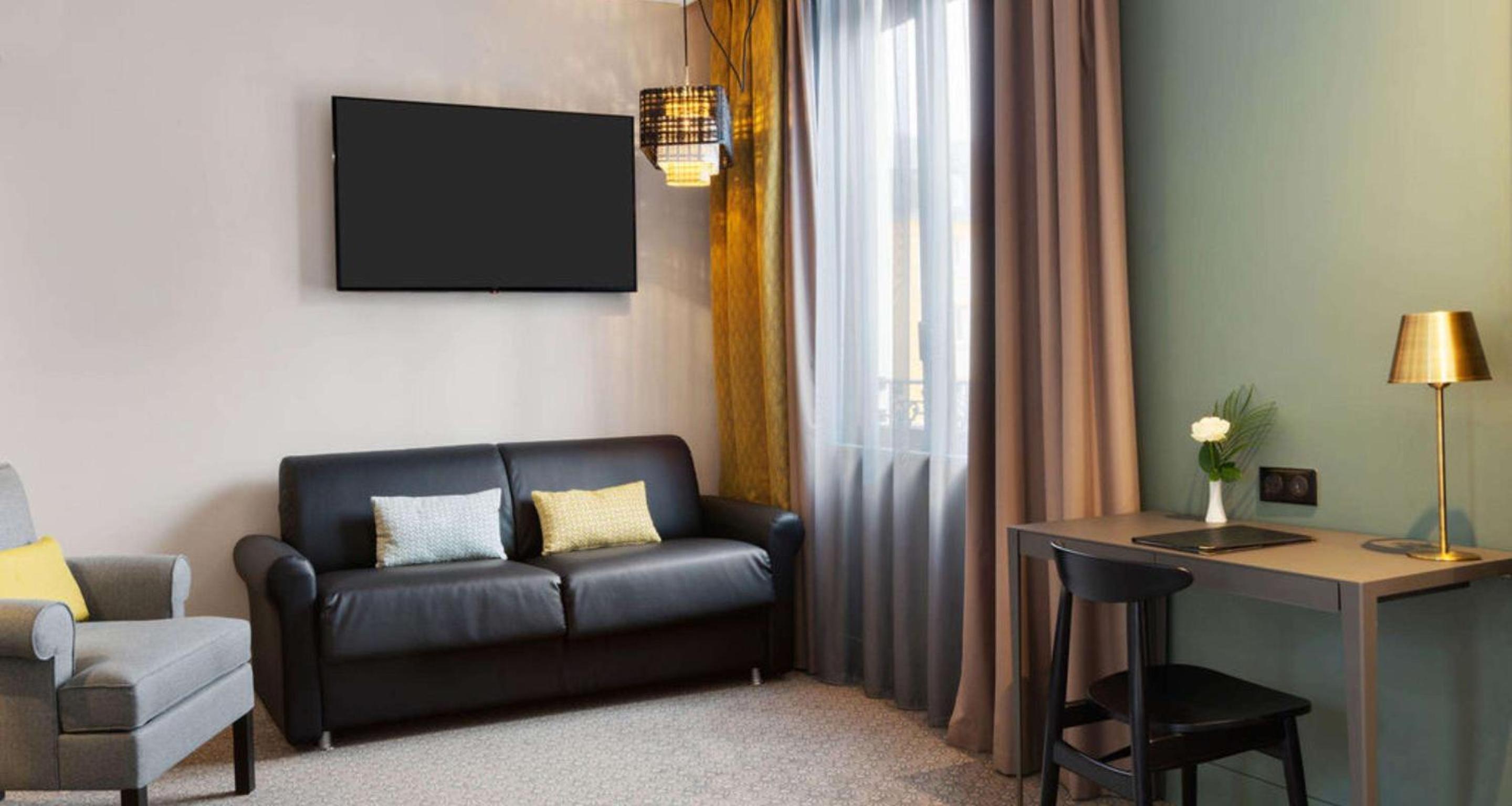 Deluxe Queen Room with Sofa Bed