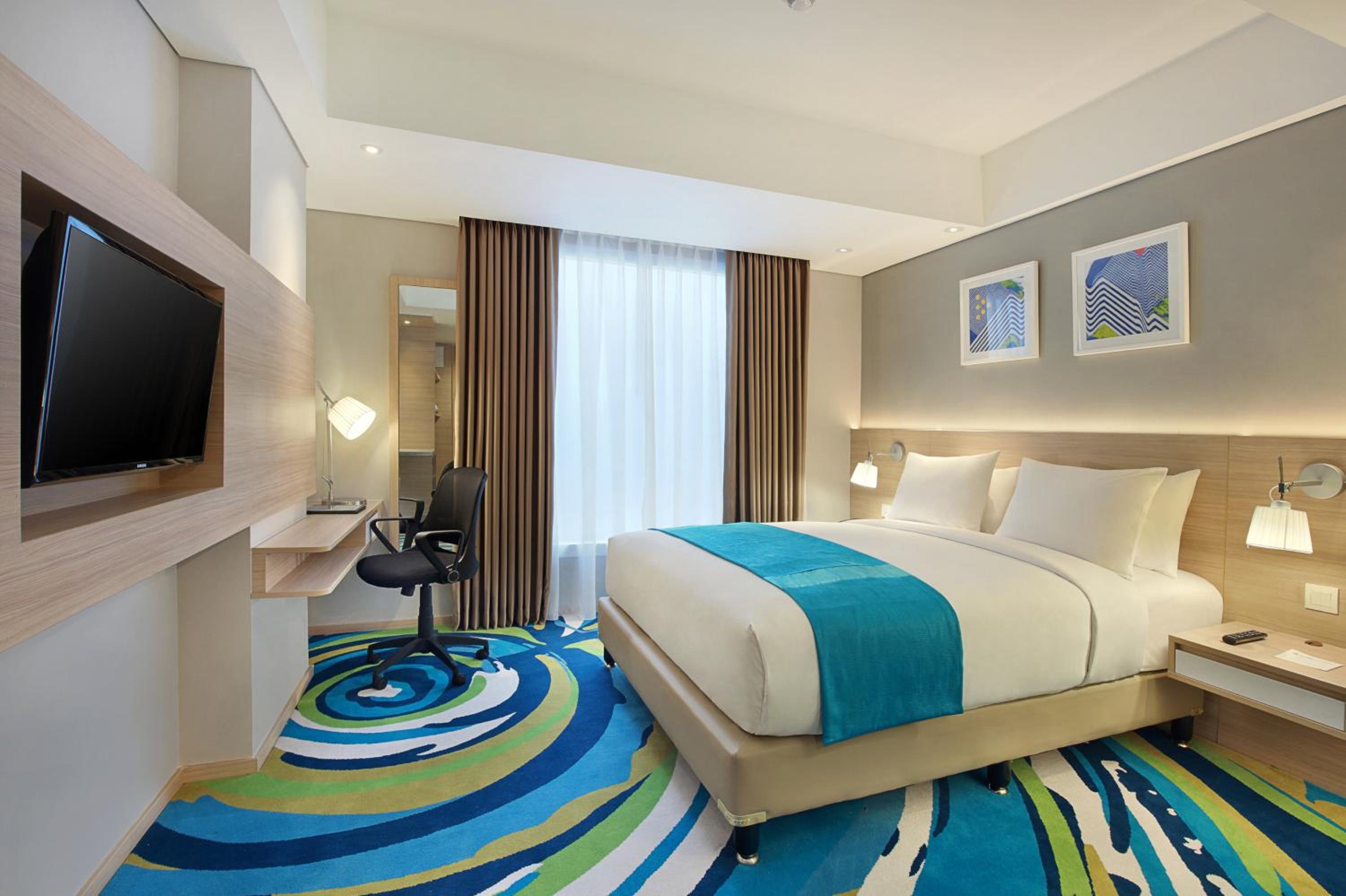 Standard Queen Room - Accessible with Free Breakfast