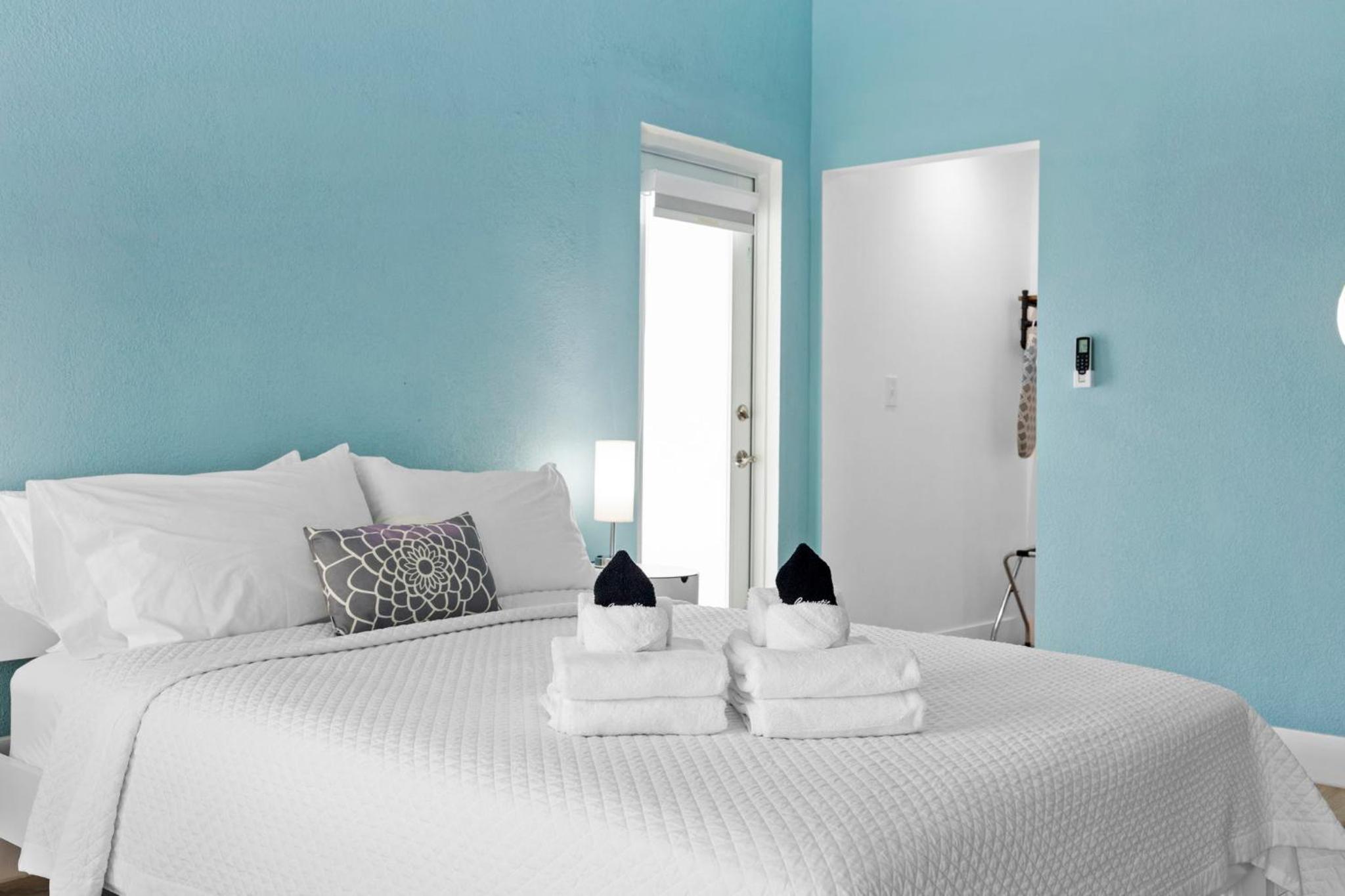 Queen Room with Pool View