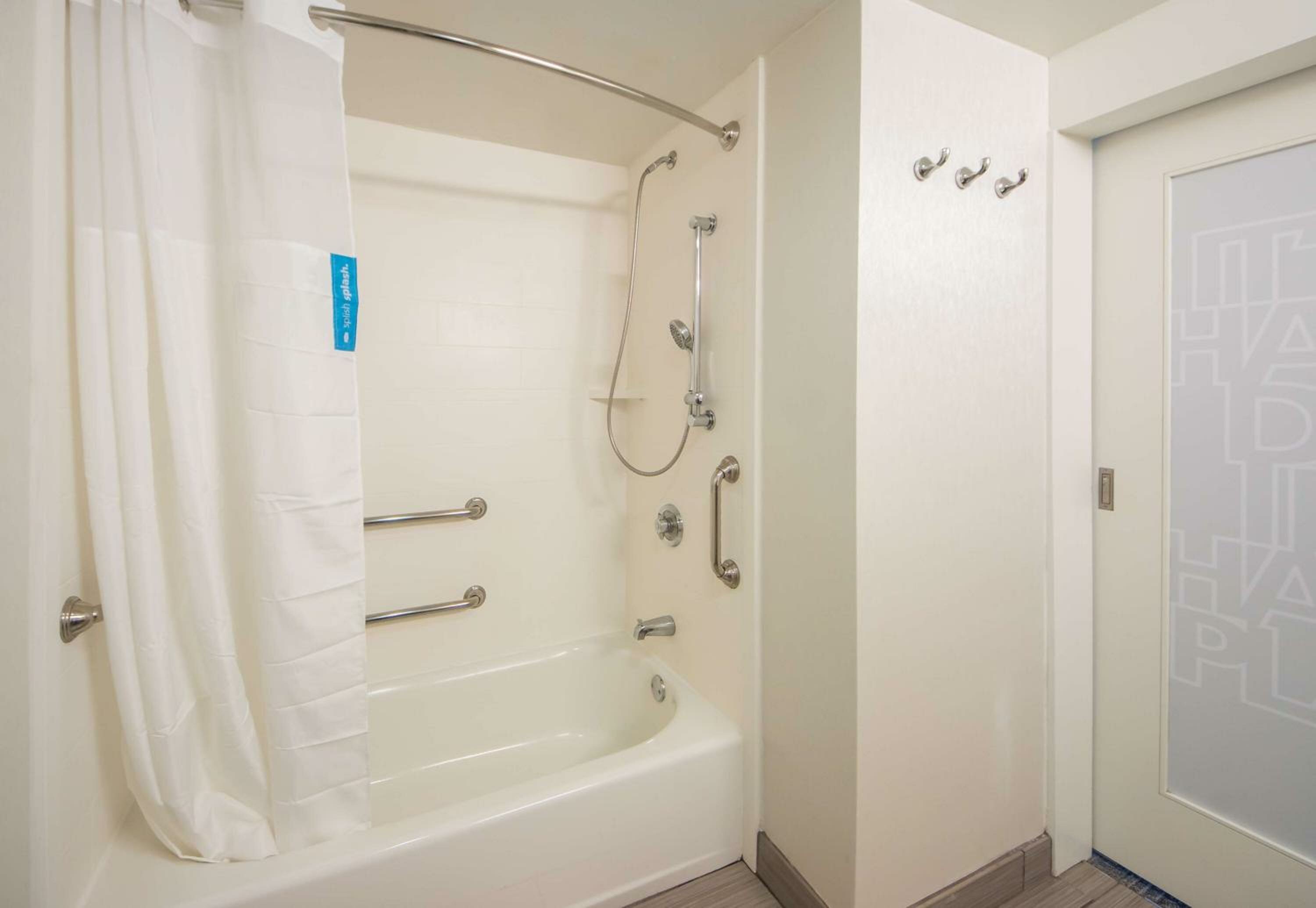 King Room with Accessible Tub - Mobility and Hearing Access/Non-Smoking
