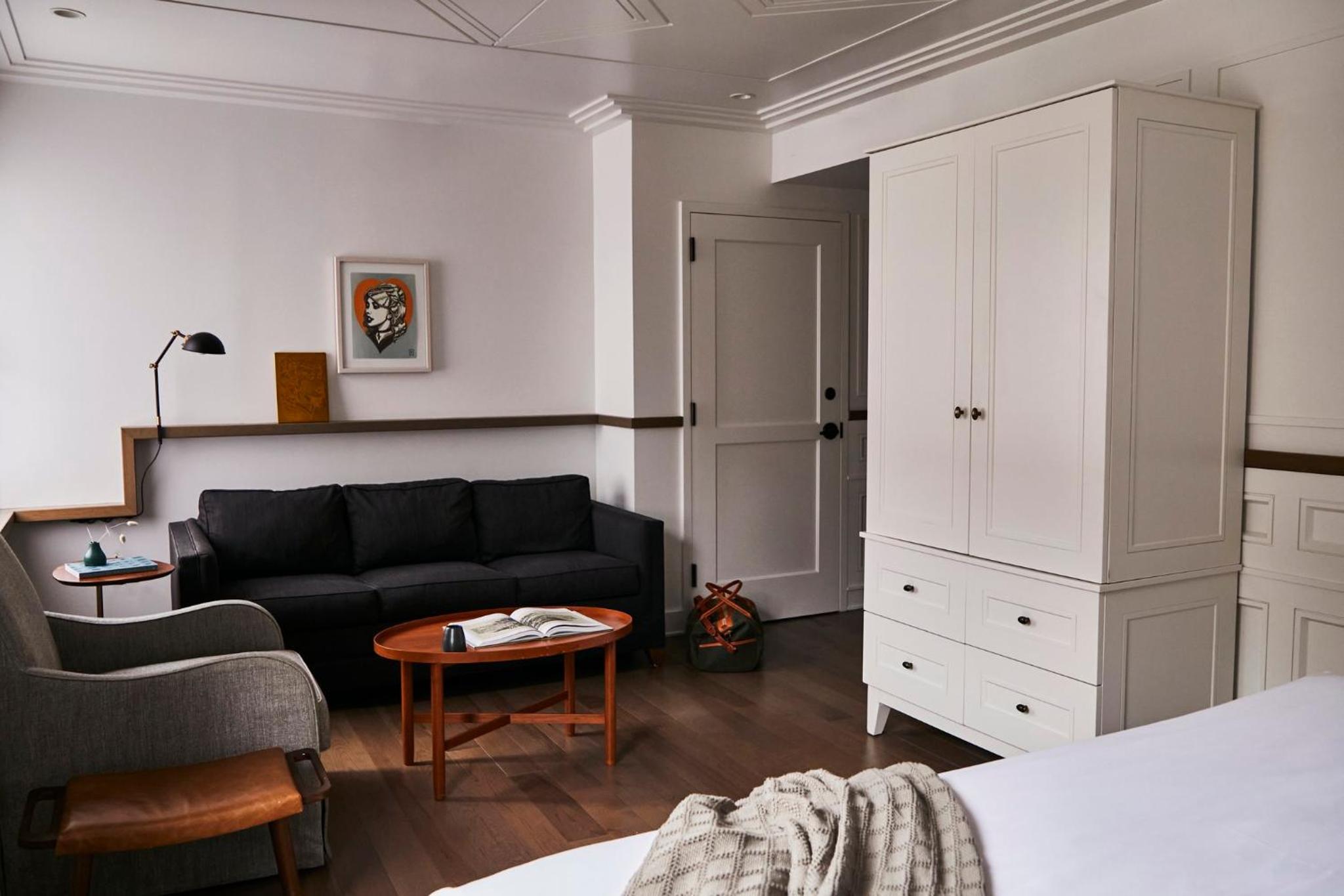 Studio Suite, 1 King Mobility Accessible