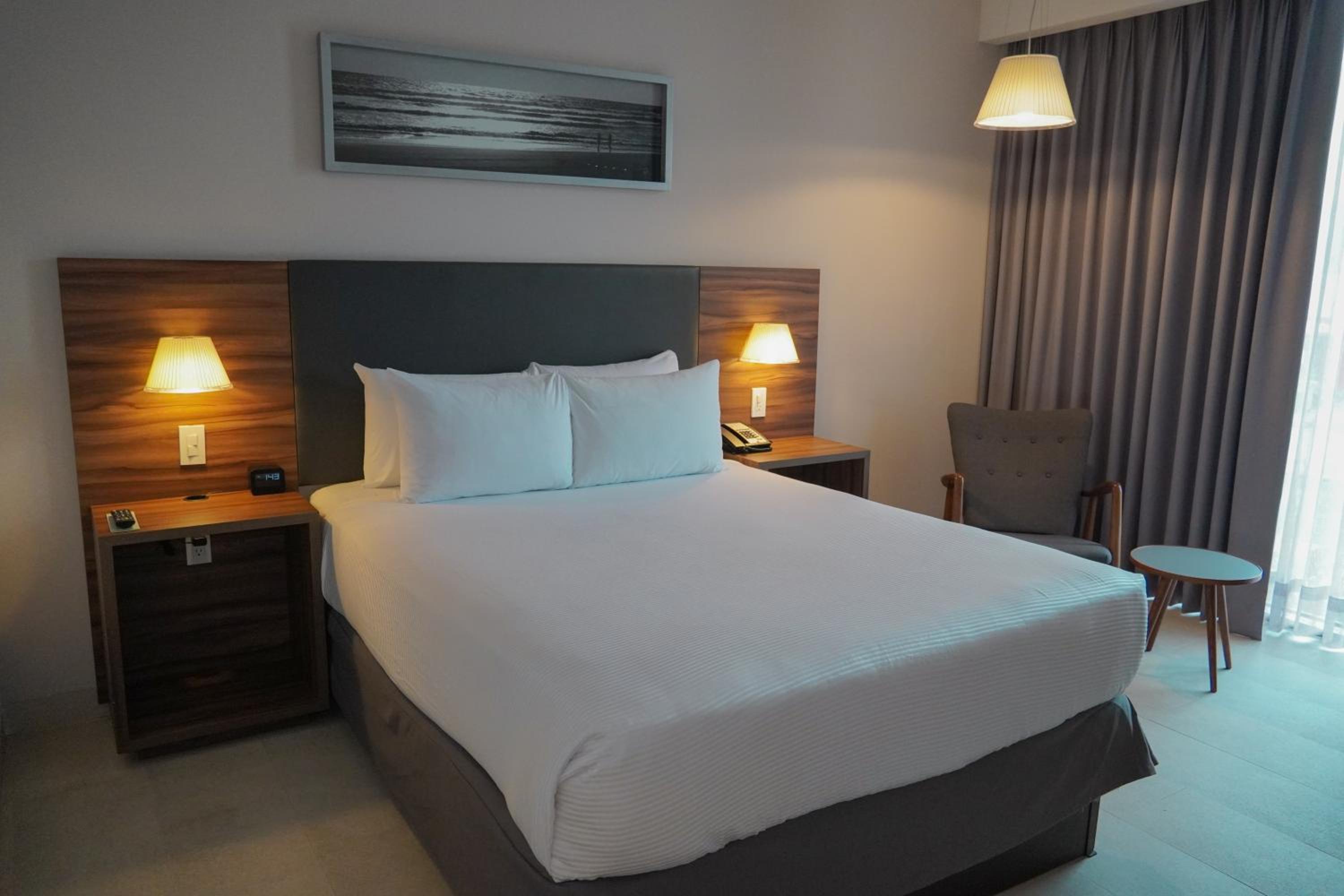 Queen Room - Non-Smoking