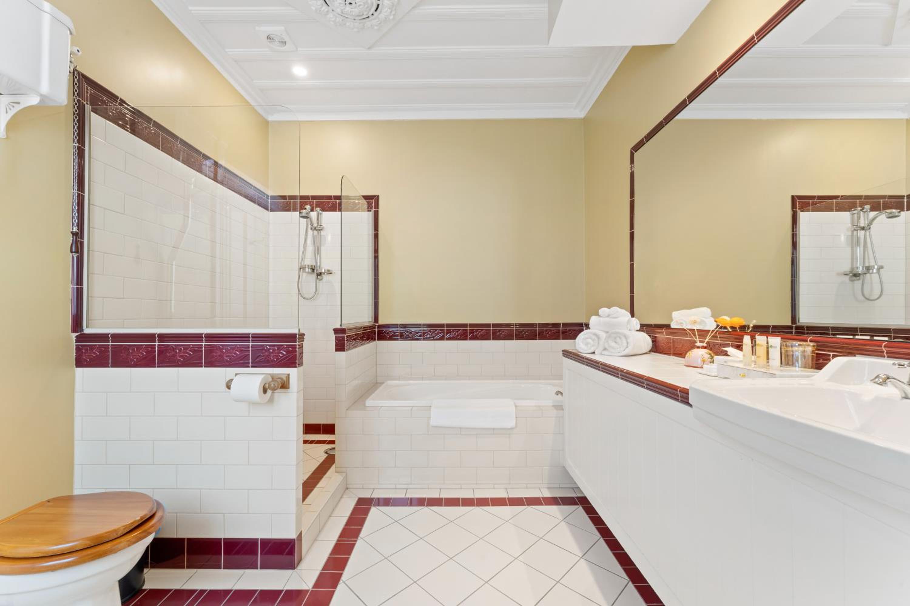 King Room with Spa Bath