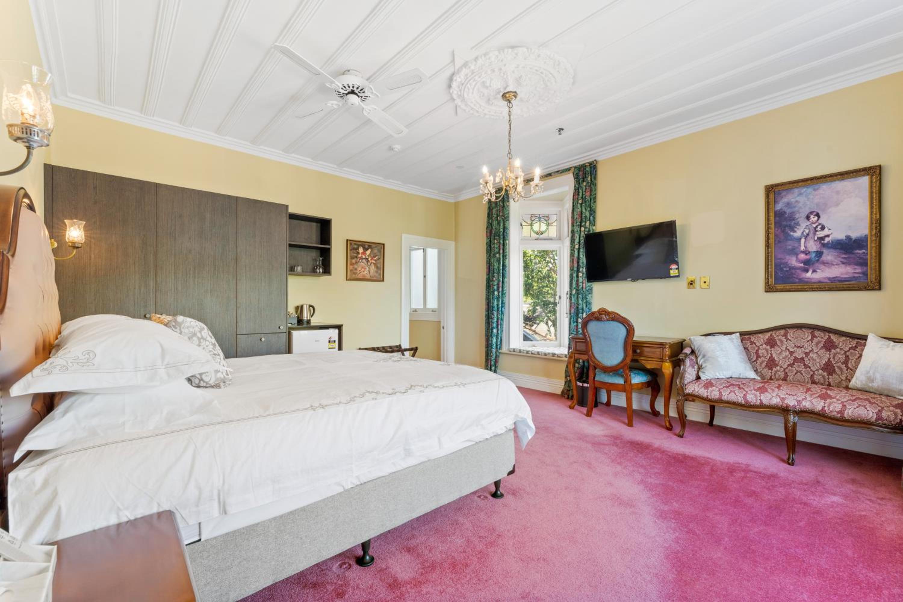 King Room with Spa Bath