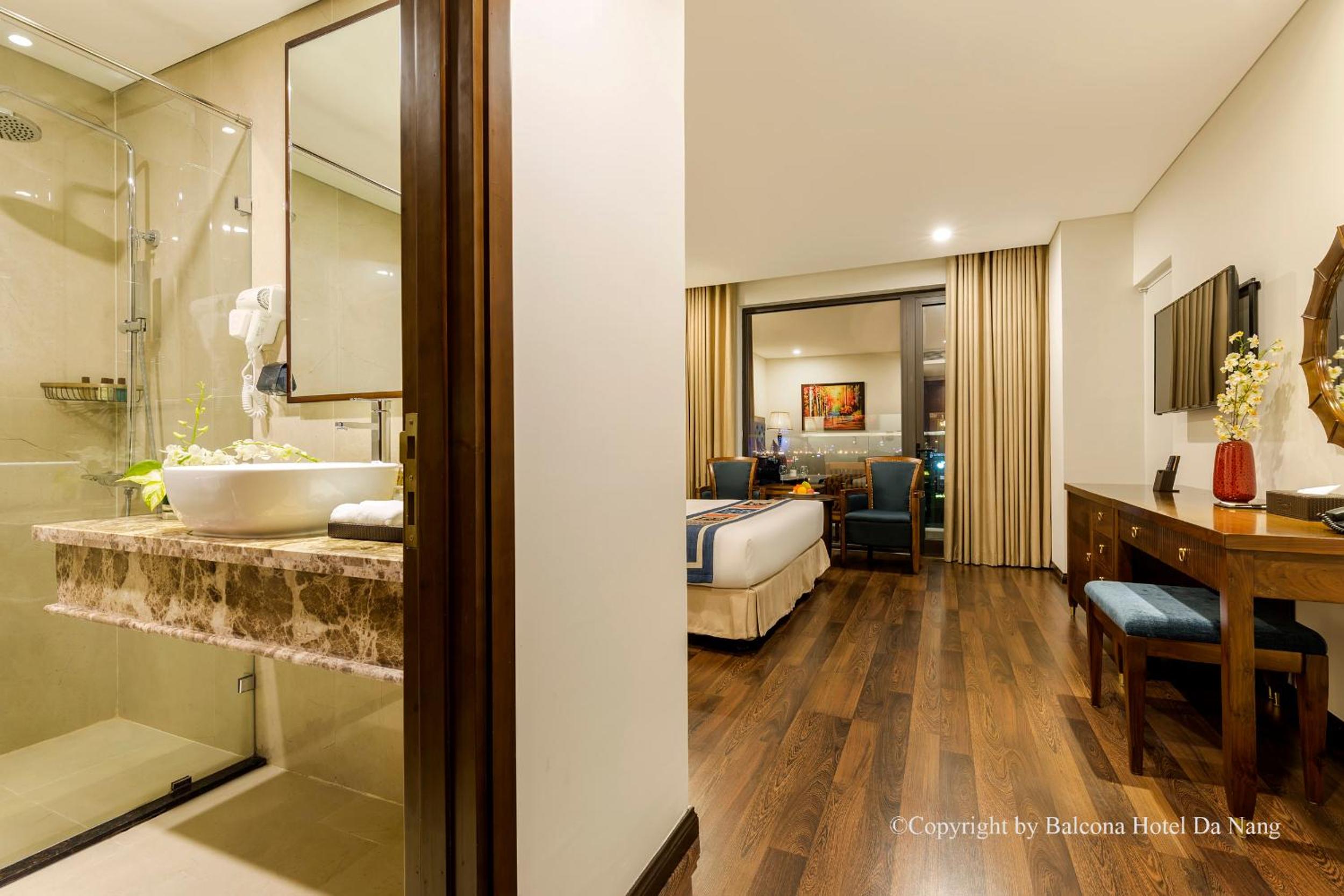 Superior Double Room with Balcony and City View