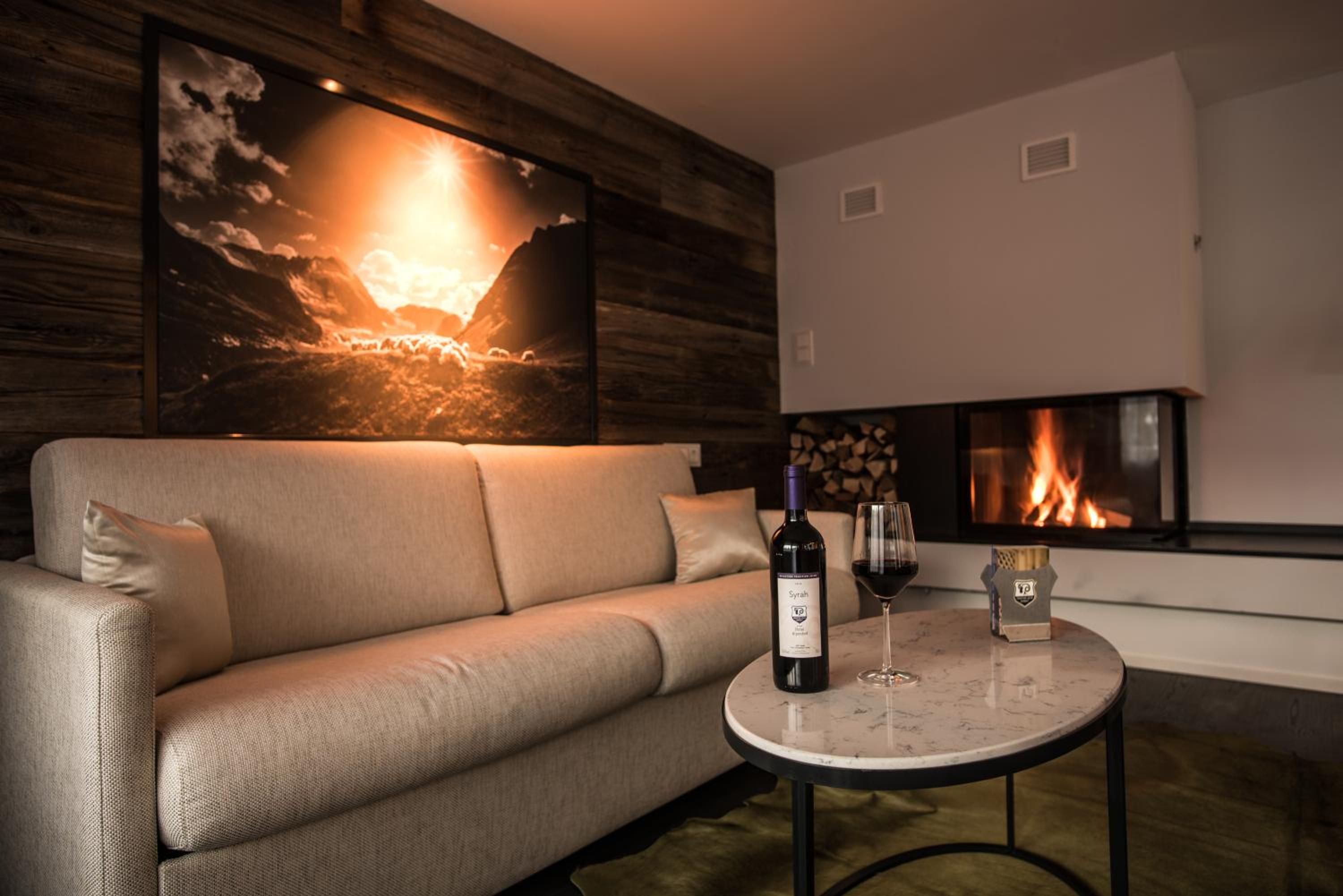 Penthouse Deluxe Suite with Matterhorn view