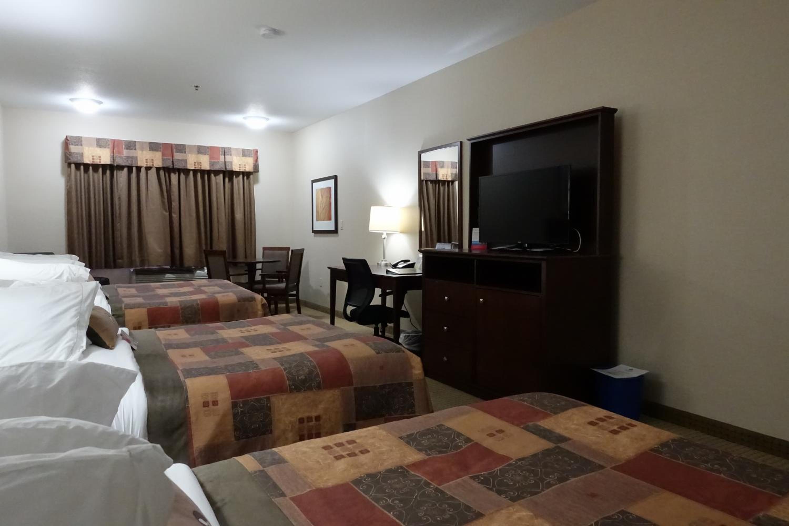 Queen Room with Three Queen Beds - Non-Smoking