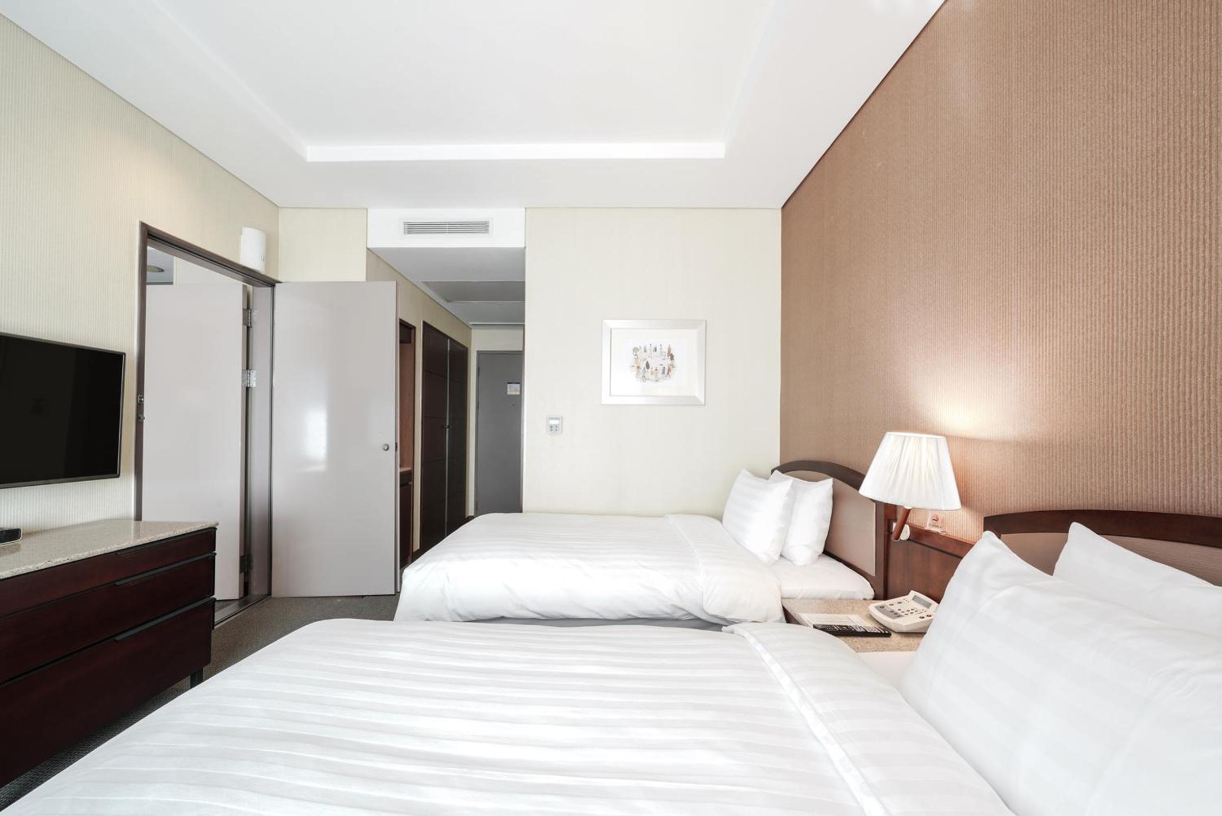 Connecting Double and Twin Room