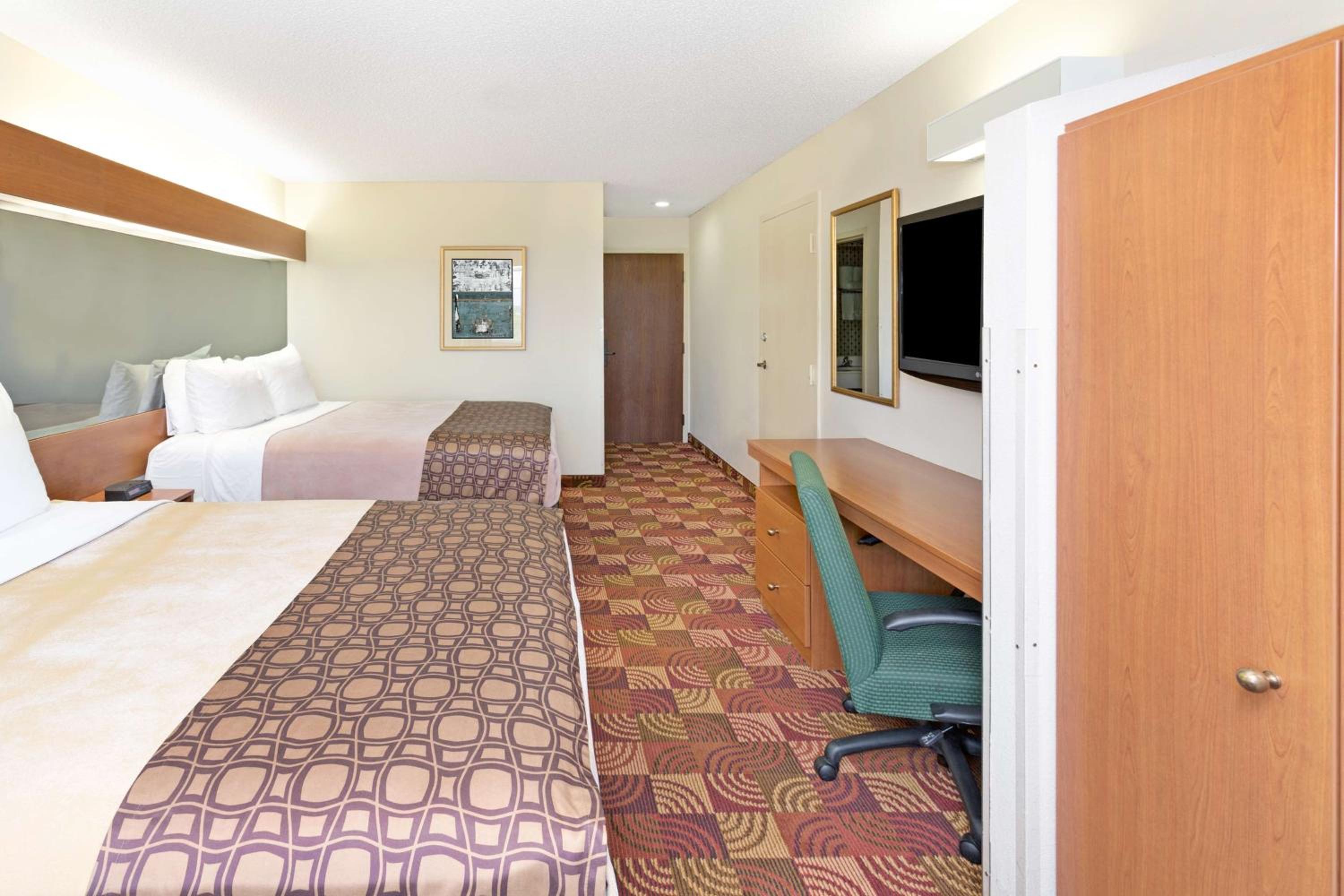 Queen Room with Two Queen Beds - Non-Smoking