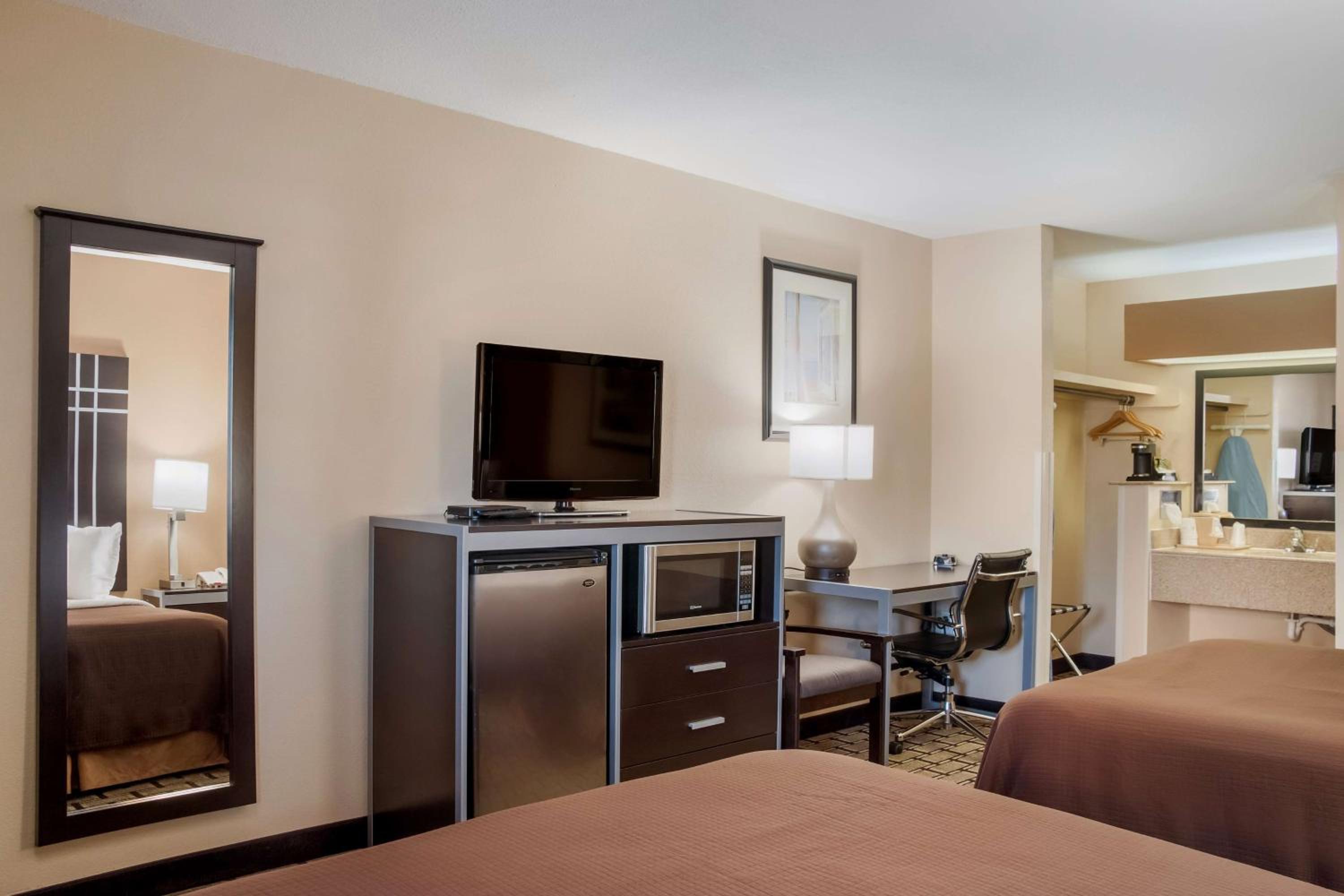 Queen Room with Two Queen Beds - Non-Smoking